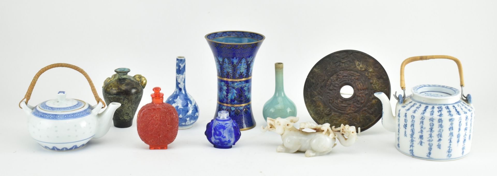 COLLECTION OF TEN 19/20TH CENTURY CHINESE AND JAPANESE ITEMS