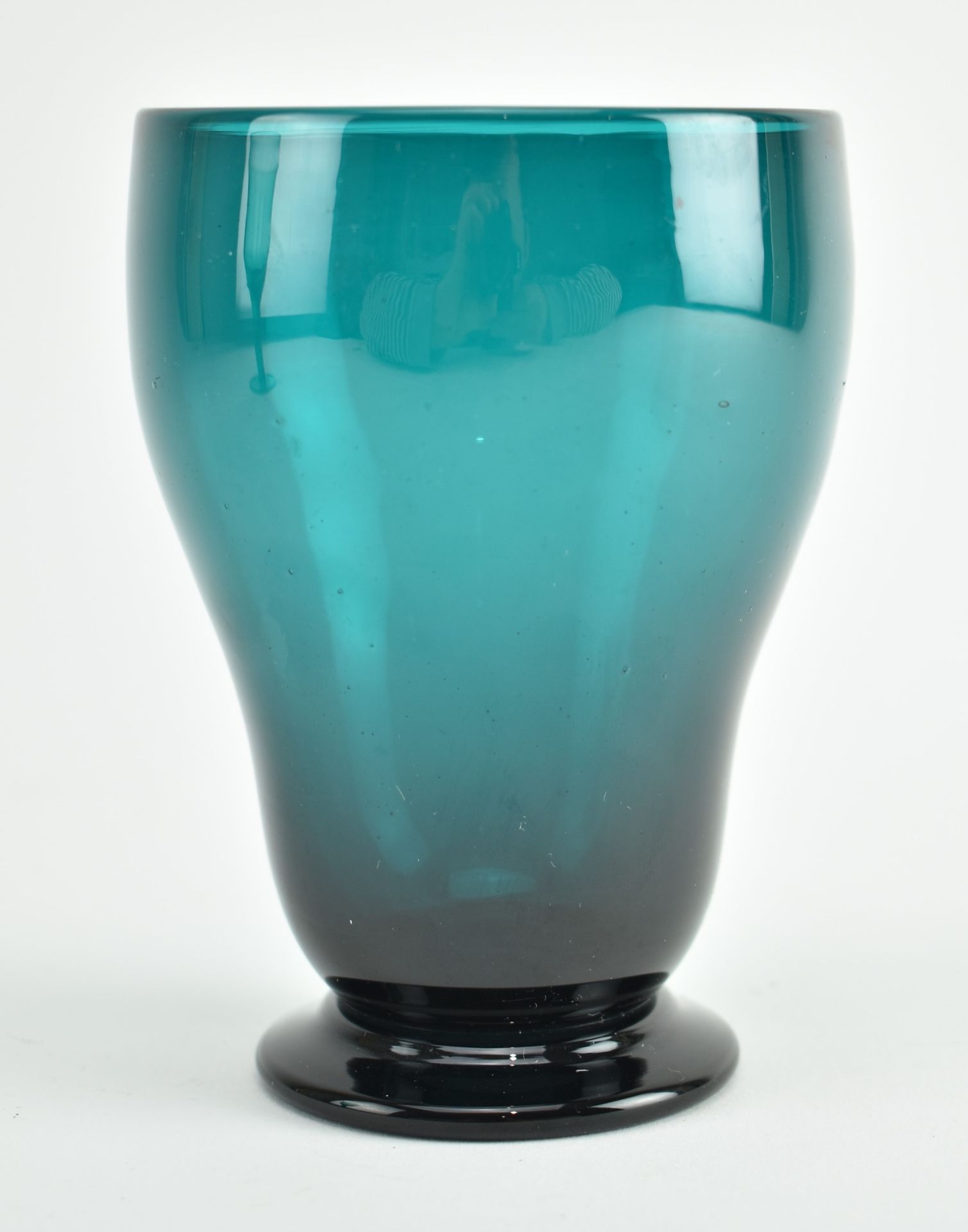 TWO EARLY-MID 20TH CENTURY GREEN - BLUE DRINKING GLASSES - Bild 6 aus 8