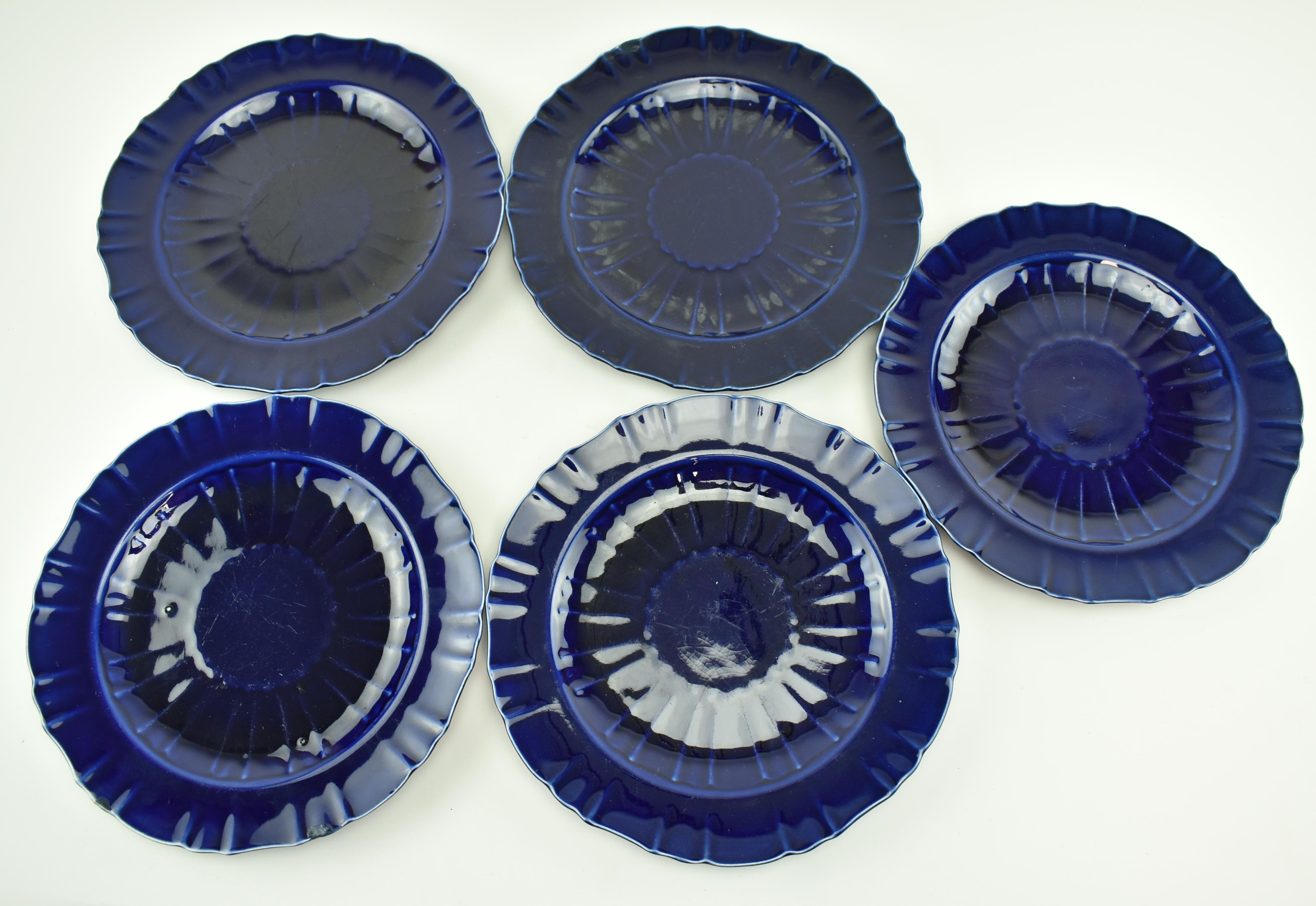 MINTON COBALT BLUE PLATES, A WEDGWOOD PLATE & MAJOLICA PLATTER - Image 8 of 11