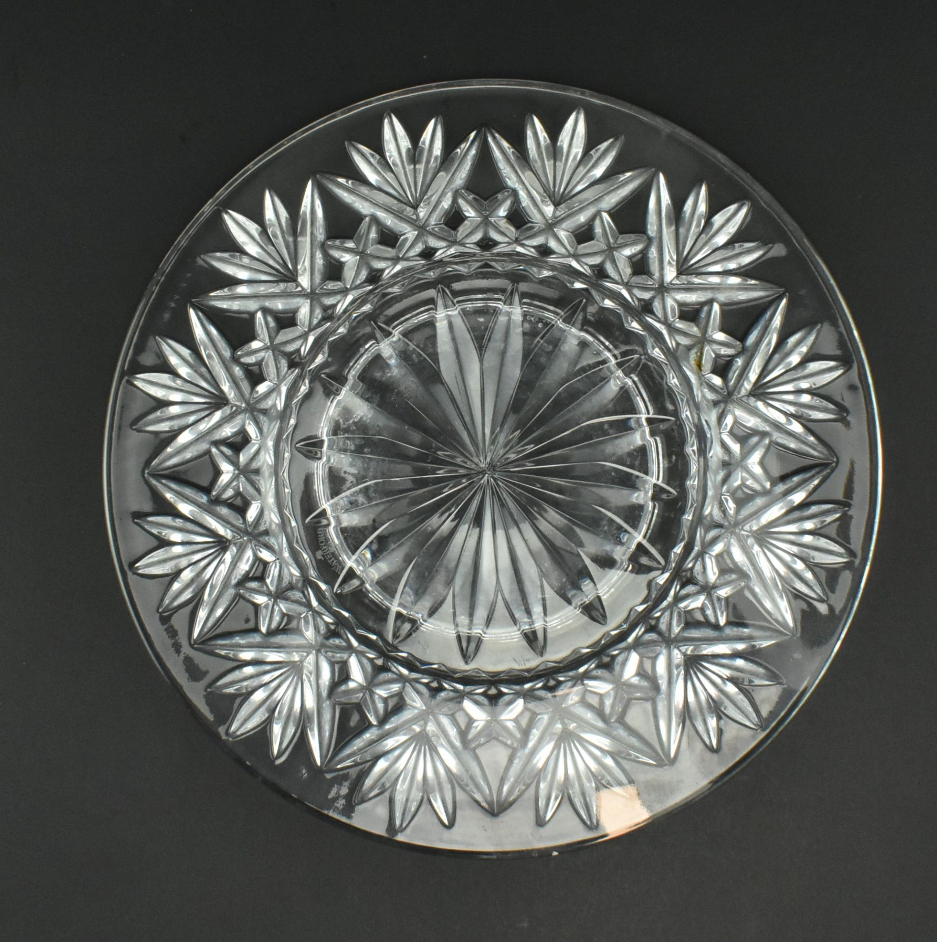 COLLECTION OF VINTAGE CUT GLASS & STUDIO ART GLASS ITEMS - Image 9 of 13