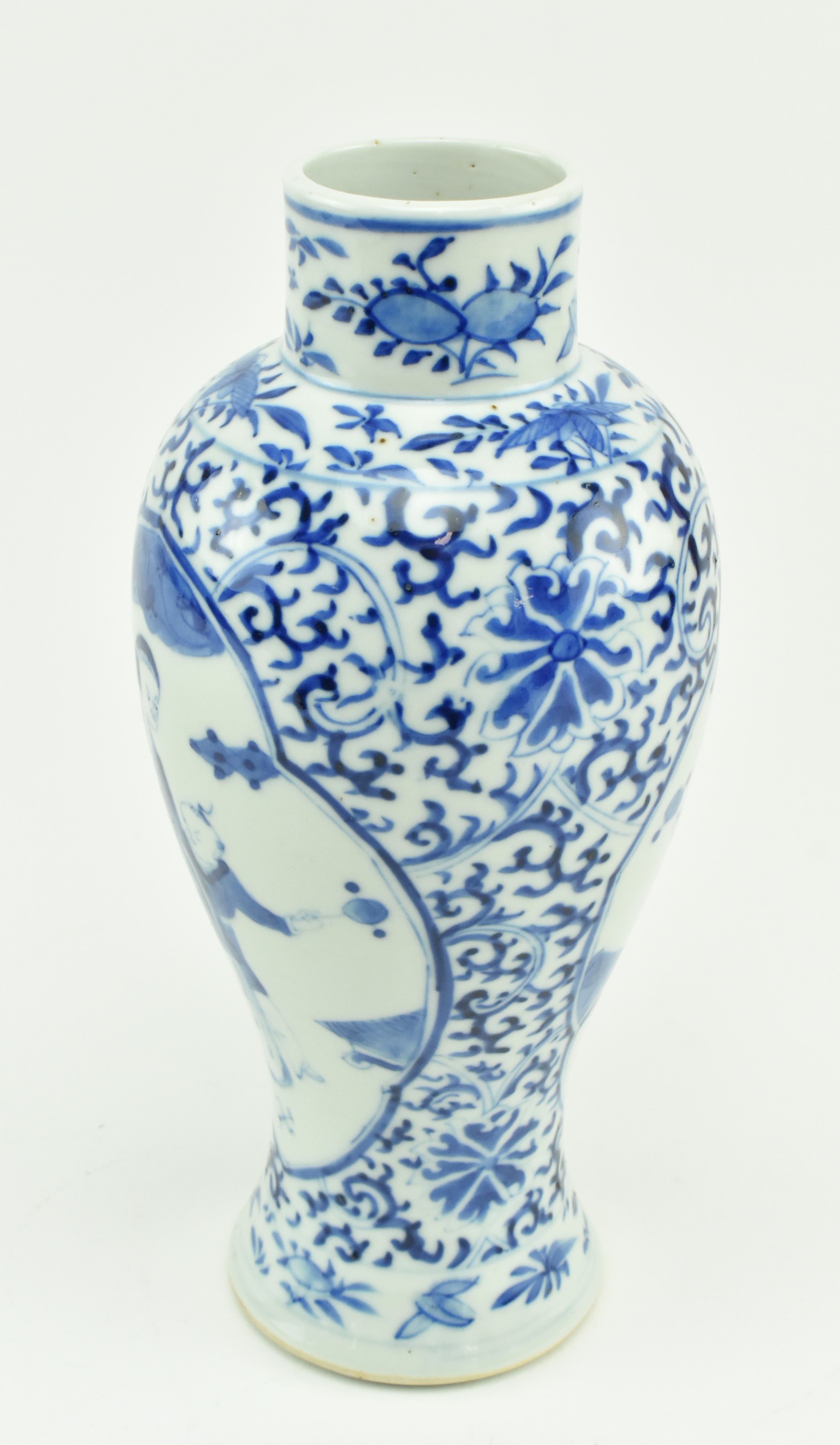 20TH CENTURY BLUE AND WHITE CERAMIC FIGURINE VASE - Image 2 of 5