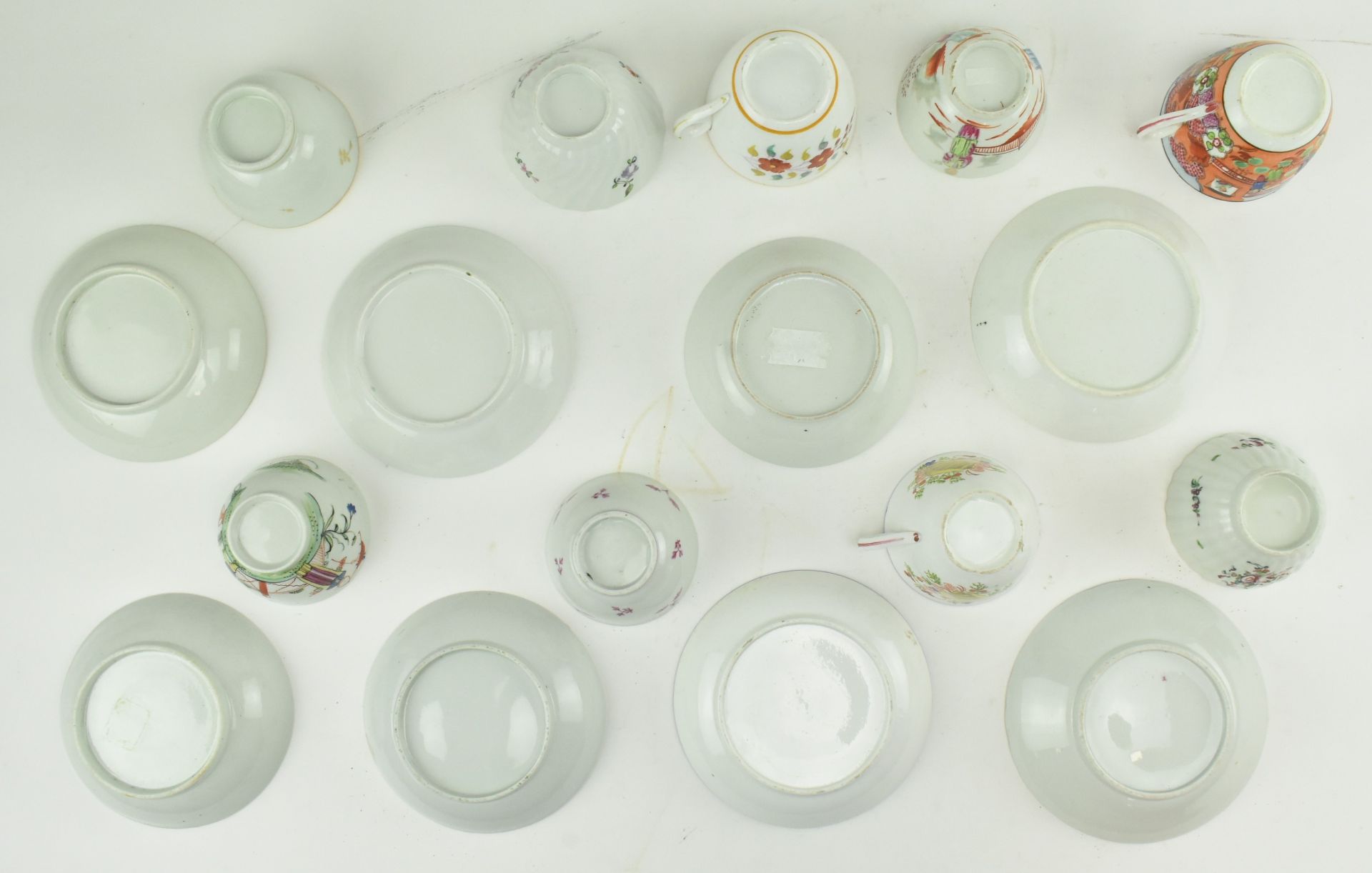 GROUP OF 18TH CENTURY NEWHALL PORCELAIN CUPS AND SAUCERS - Bild 7 aus 7