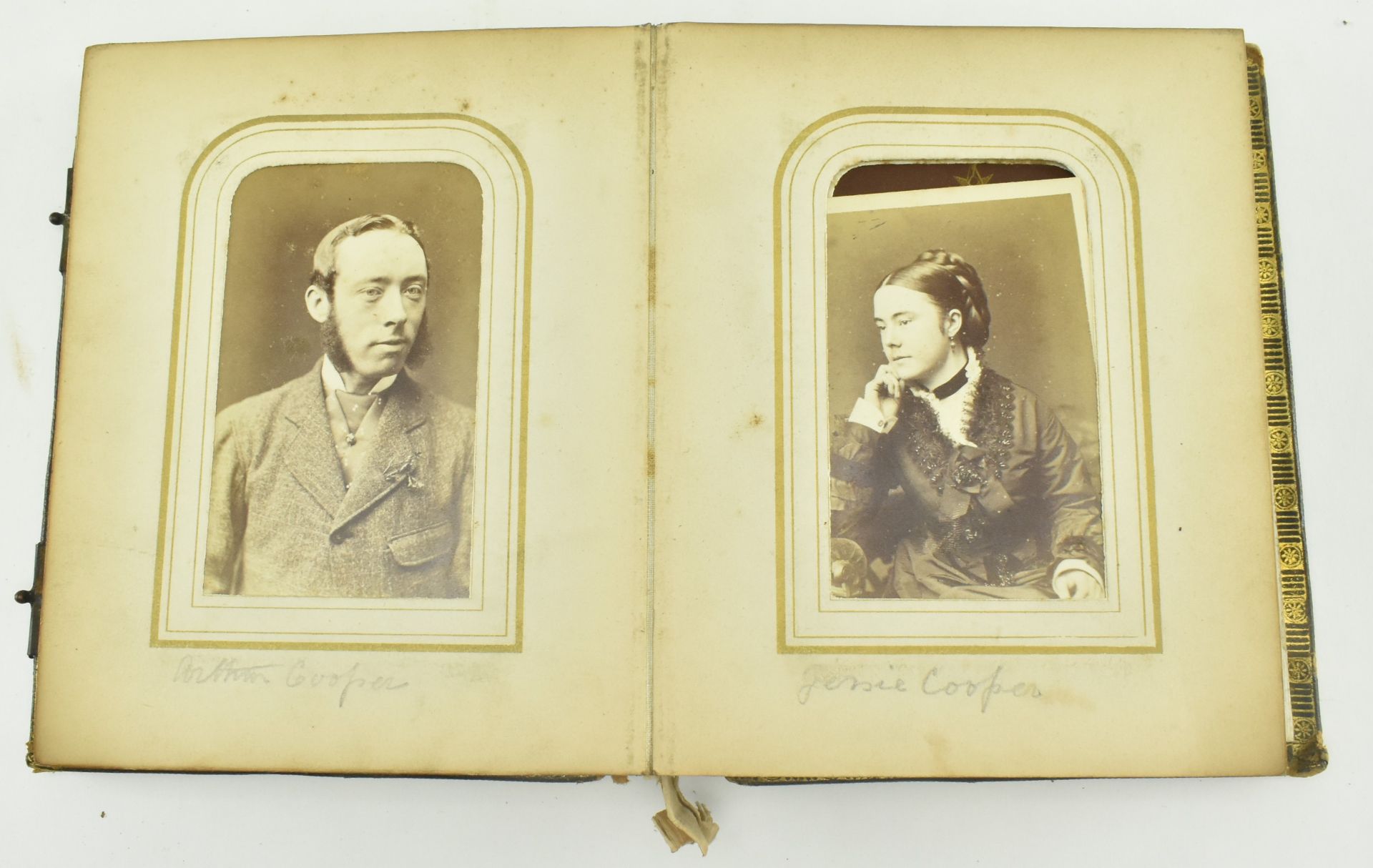 TWO 19TH CENTURY VICTORIAN PHOTOGRAPH ALBUMS - Bild 9 aus 13