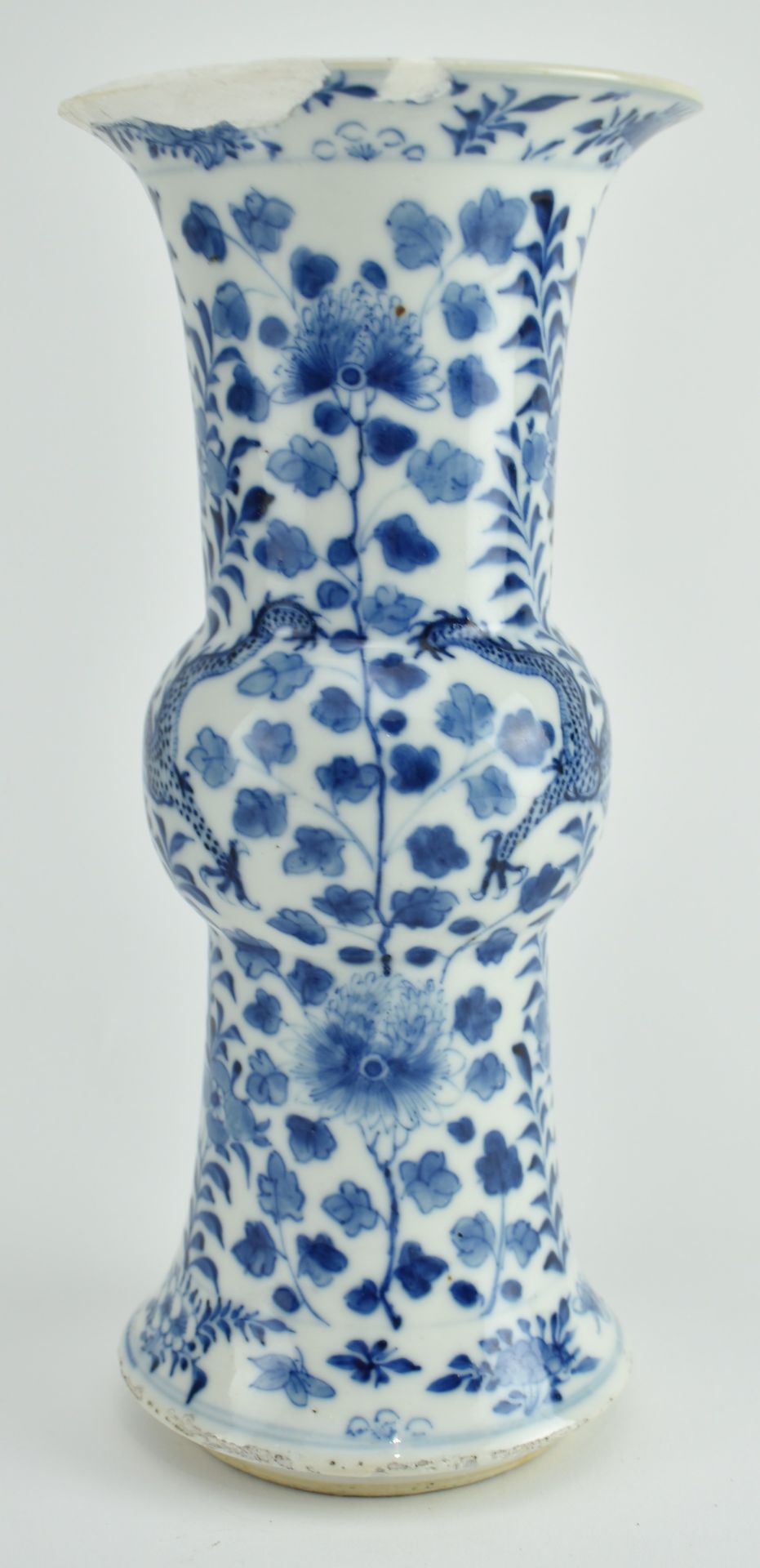 EARLY 20TH CENTURY BLUE AND WHITE DOUBLE DRAGONS GU VASE - Image 3 of 7