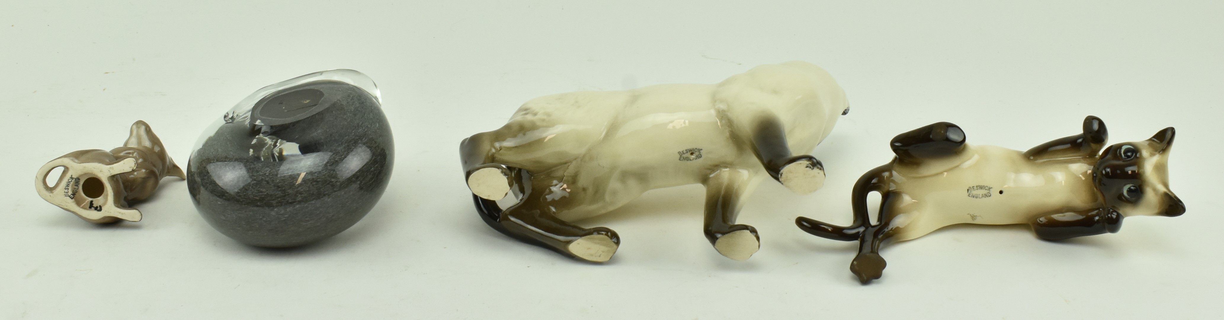 TWO BESWICK SIAMESE CATS, A MOUSE & LANGHAM GLASS CAT - Image 8 of 10