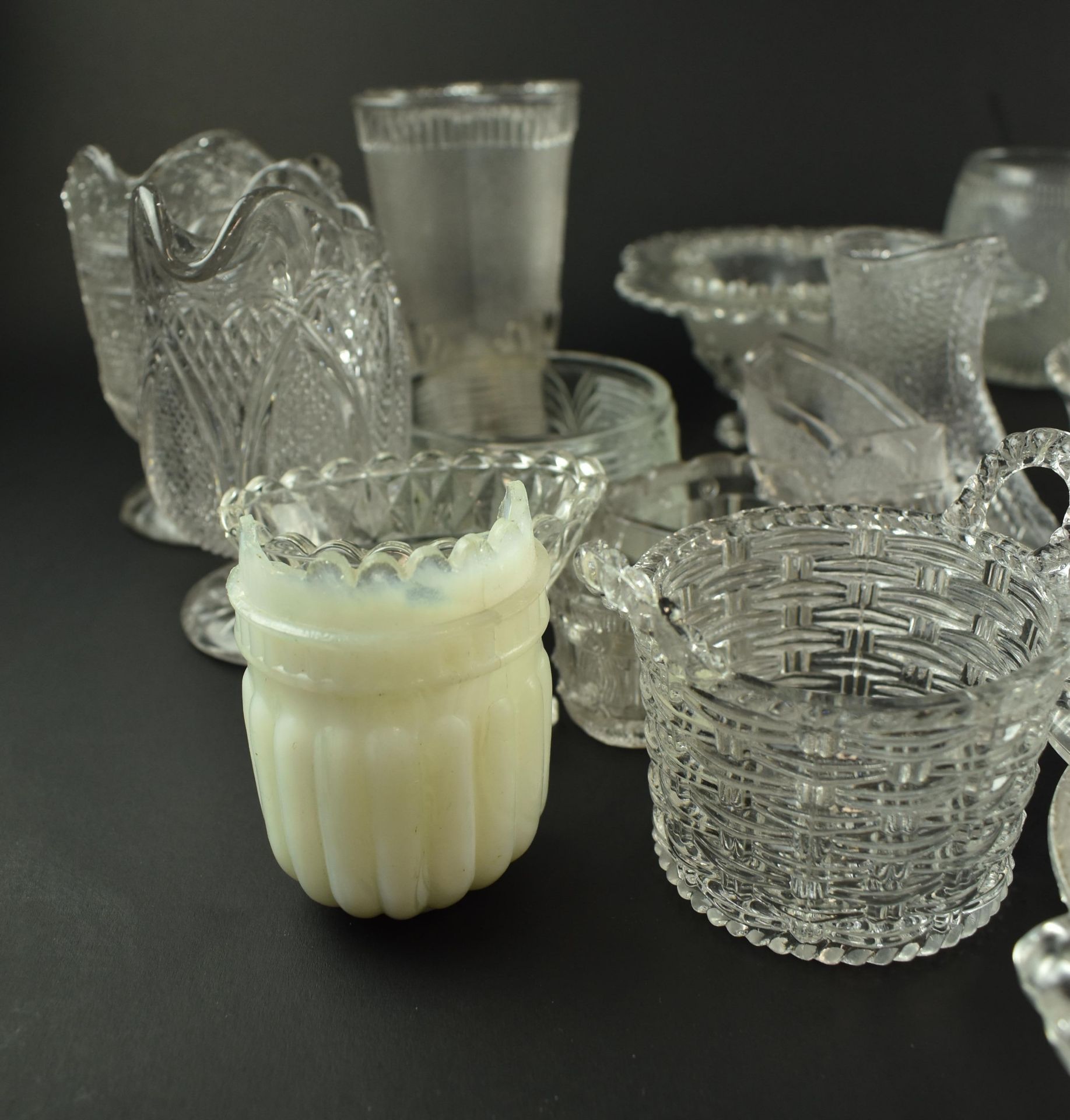 COLLECTION OF VICTORIAN & LATER PRESSED GLASS - Bild 5 aus 14