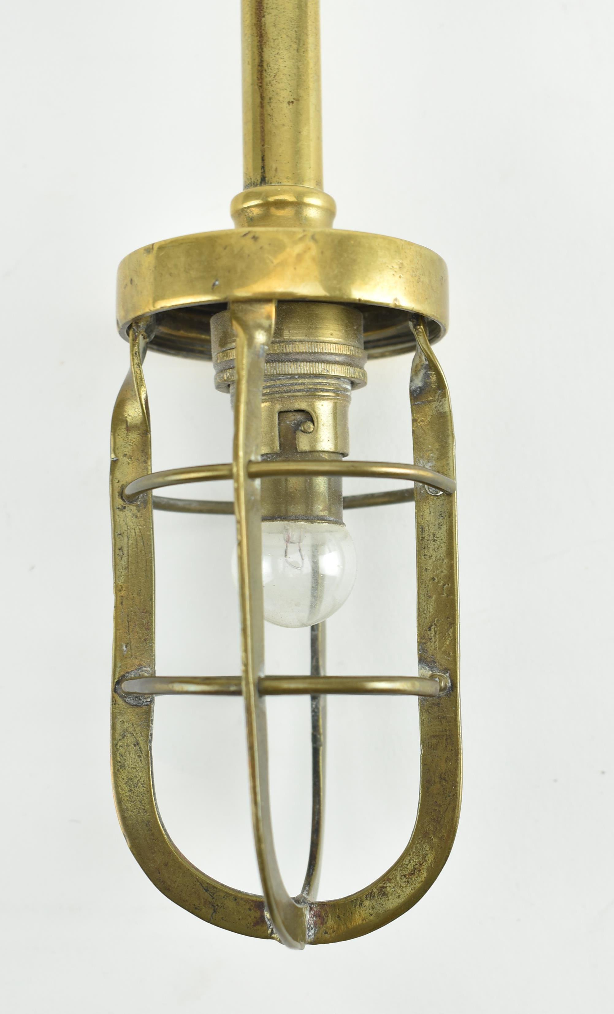 20TH CENTURY BRASS HANGING INSPECTION NAUTICAL DOCK LAMP - Image 5 of 5