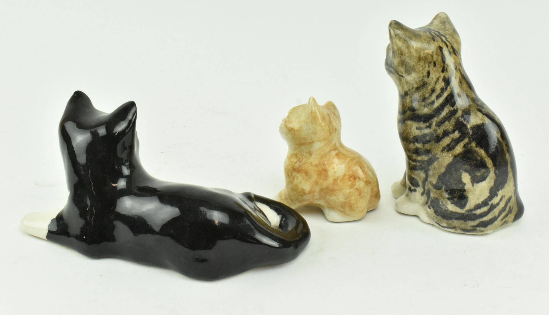 FIVE WINSTANLEY CERAMIC CATS WITH GLASS EYES - Bild 8 aus 10