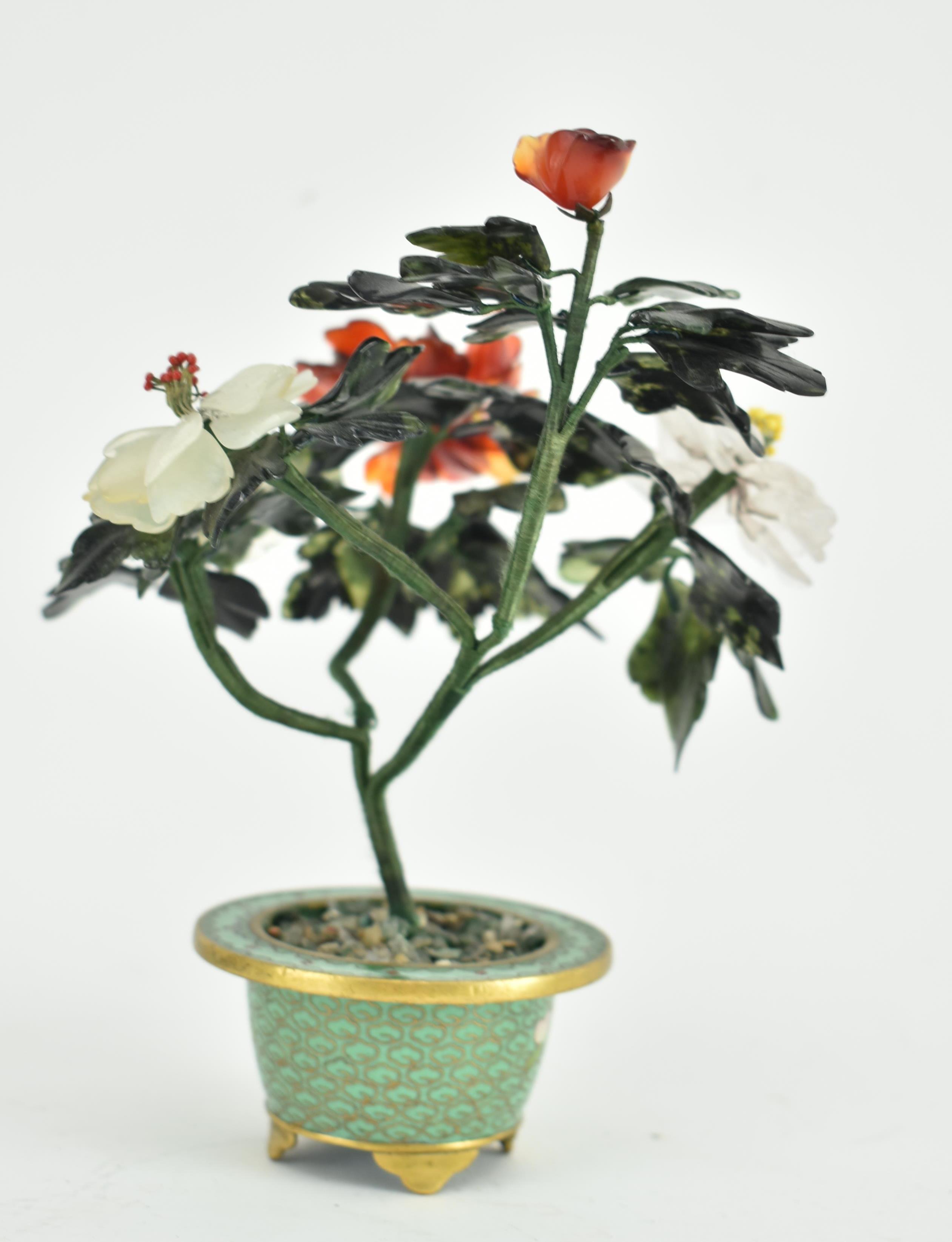 PAIR OF CHINESE JADE & AGATE PEONY TREE DISPLAY CENTREPIECES - Image 6 of 9