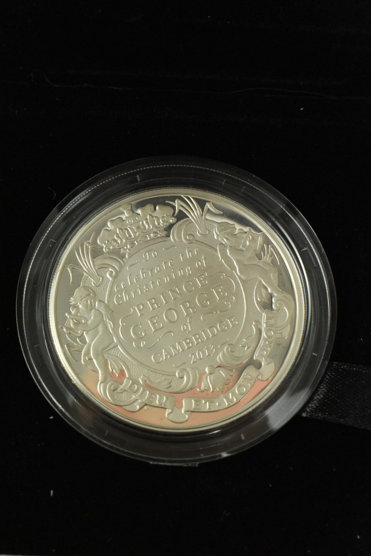 THE ROYAL MINT - THE CHRISTENING OF HRH PRINCE GEORGE £5 COIN - Bild 3 aus 5