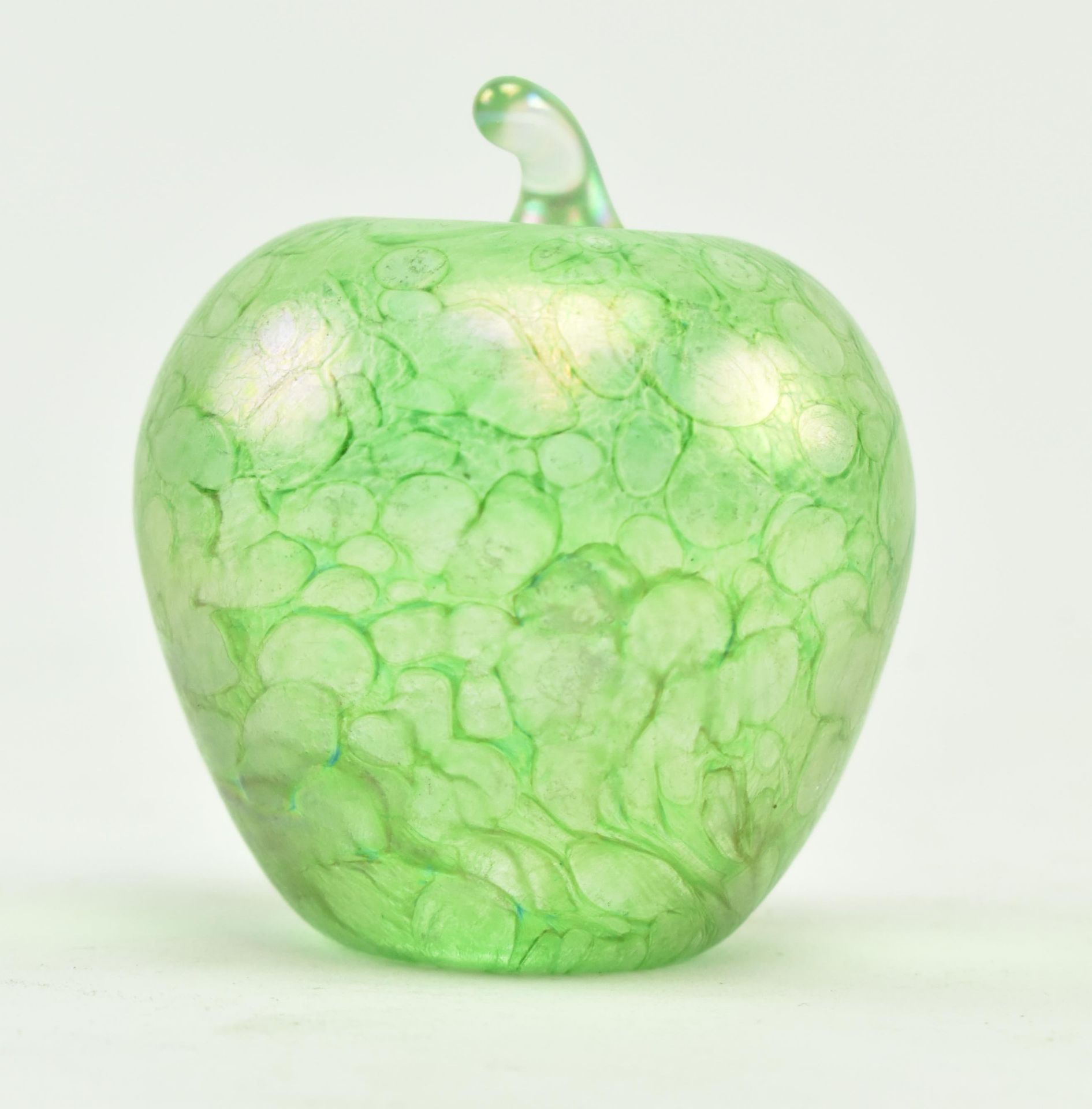 JOHN DITCHFIELD FOR GLASSFORM - 2 APPLE PAPERWEIGHTS & 1 OTHER - Image 7 of 10