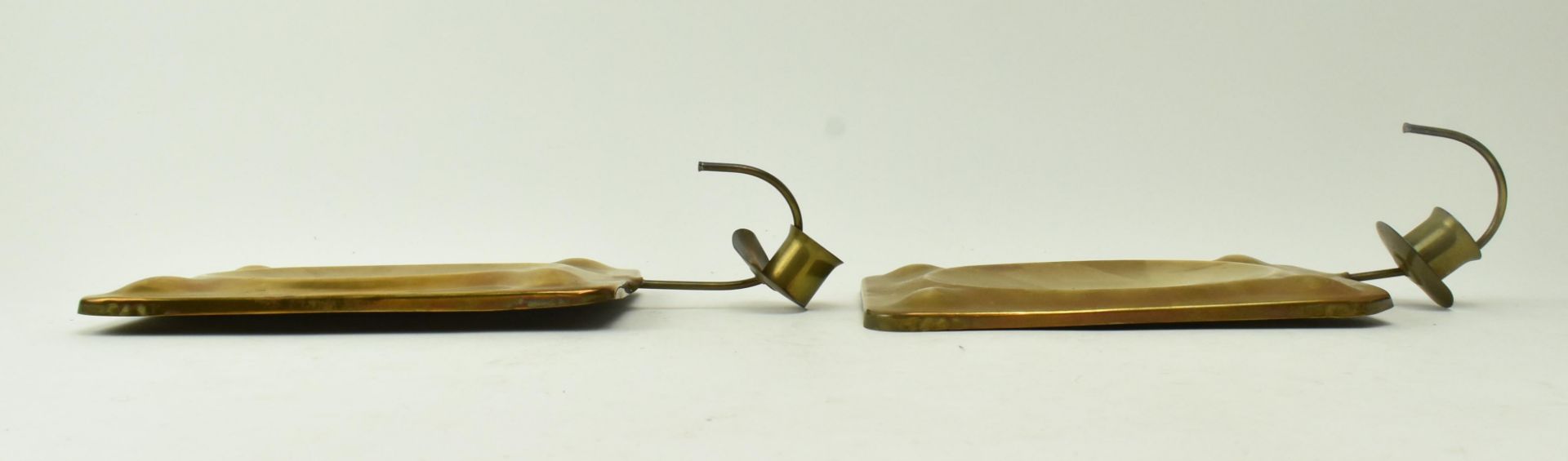 TWO VINTAGE BRASS WALL SCONCE CANDLESTICK HOLDERS - Bild 2 aus 4