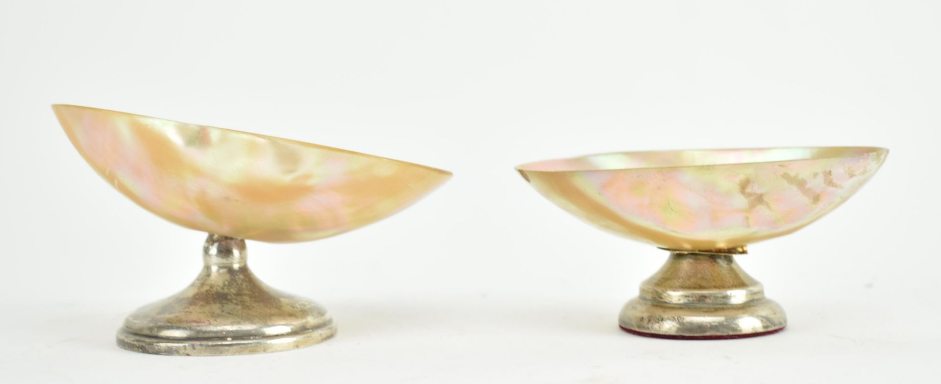 COLLECTION OF MOTHER OF PEARL INLAID ITEMS AND TRINKETS - Image 8 of 10