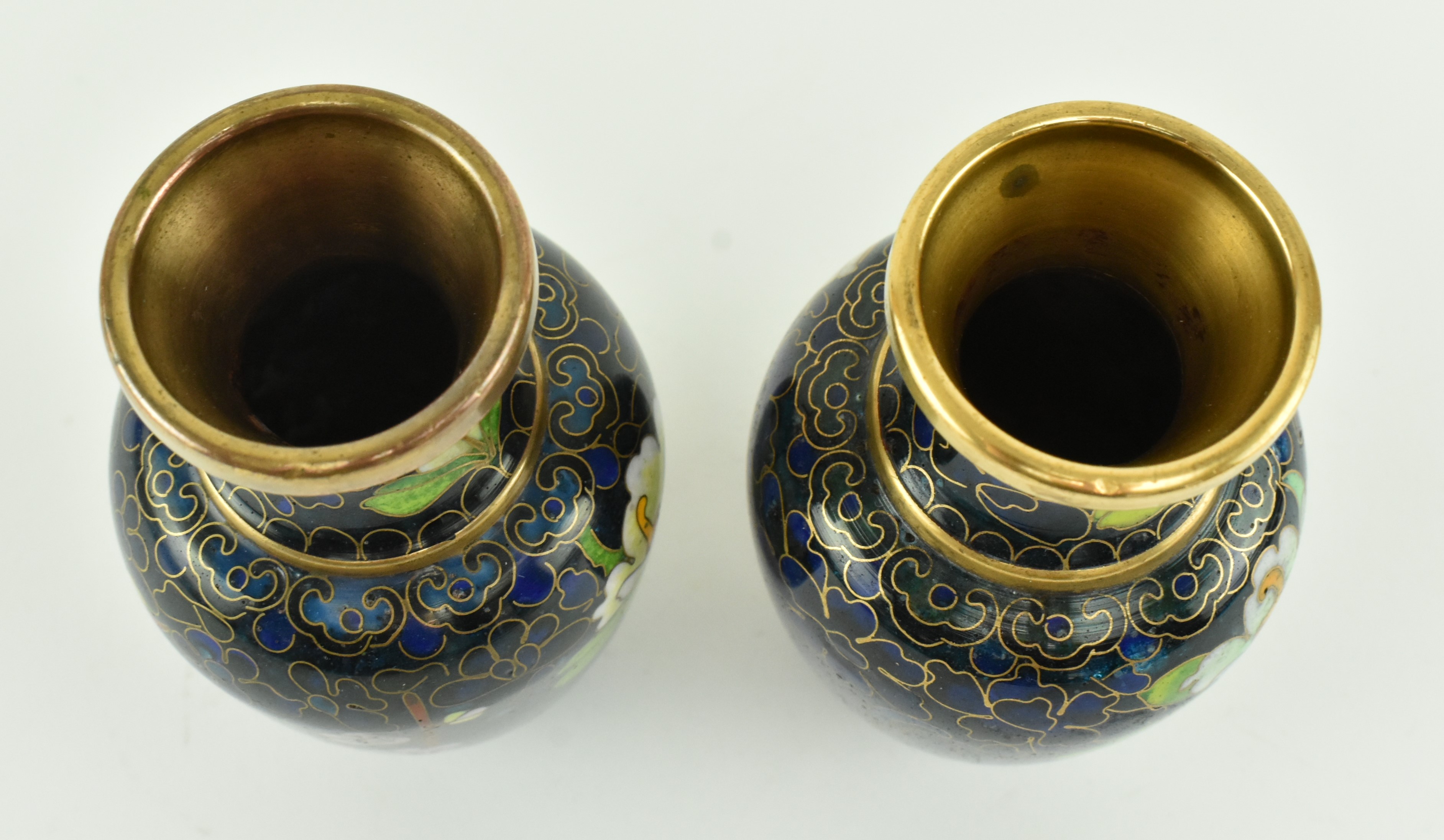 COLLECTION OF SEVEN CHINESE CLOISONNE CADDIES, VASES & OTHERS - Image 3 of 11