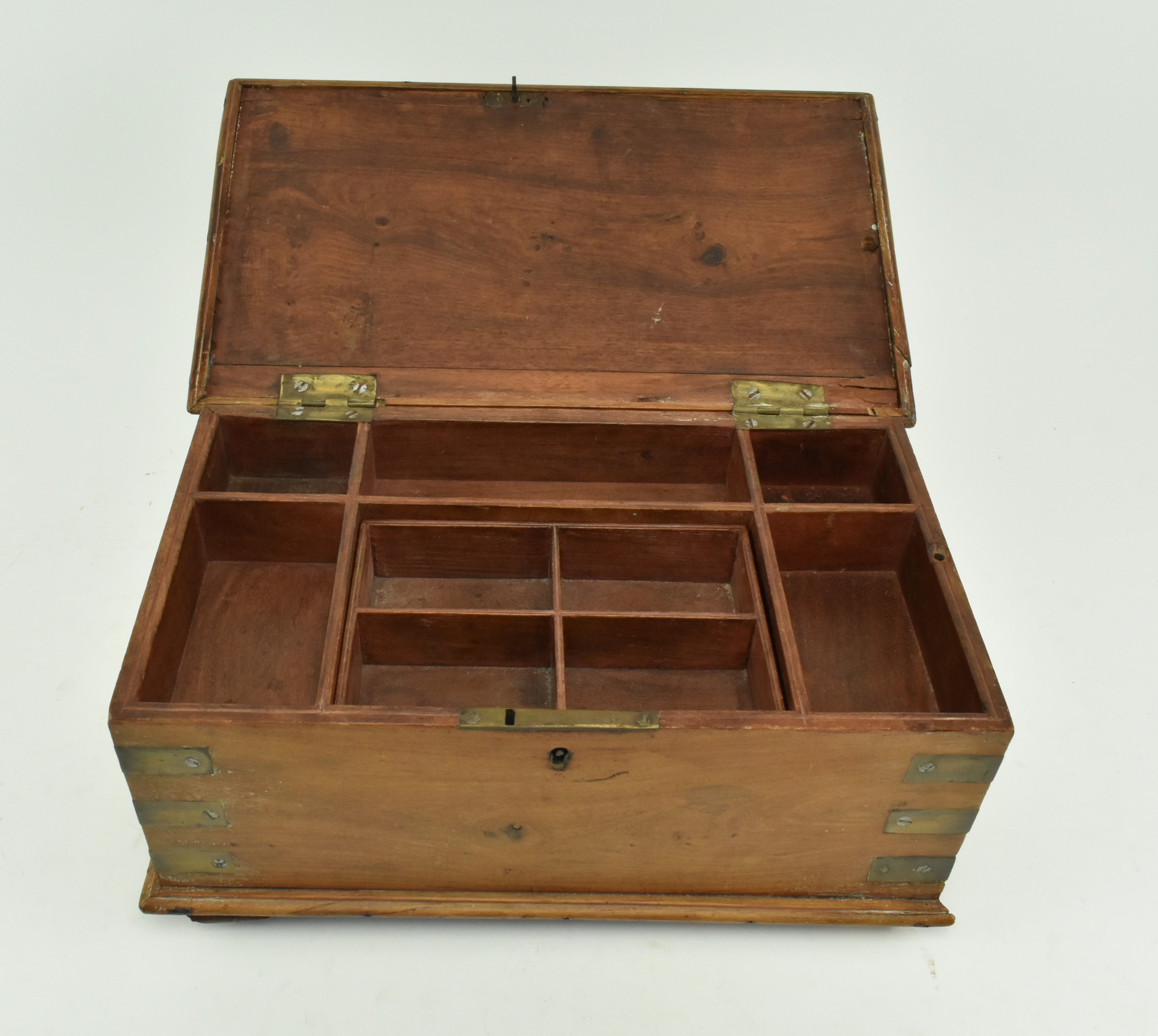 EARLY 20TH CENTURY ANGLO-INDIAN CAMPAIGN JEWELLERY BOX - Image 3 of 9