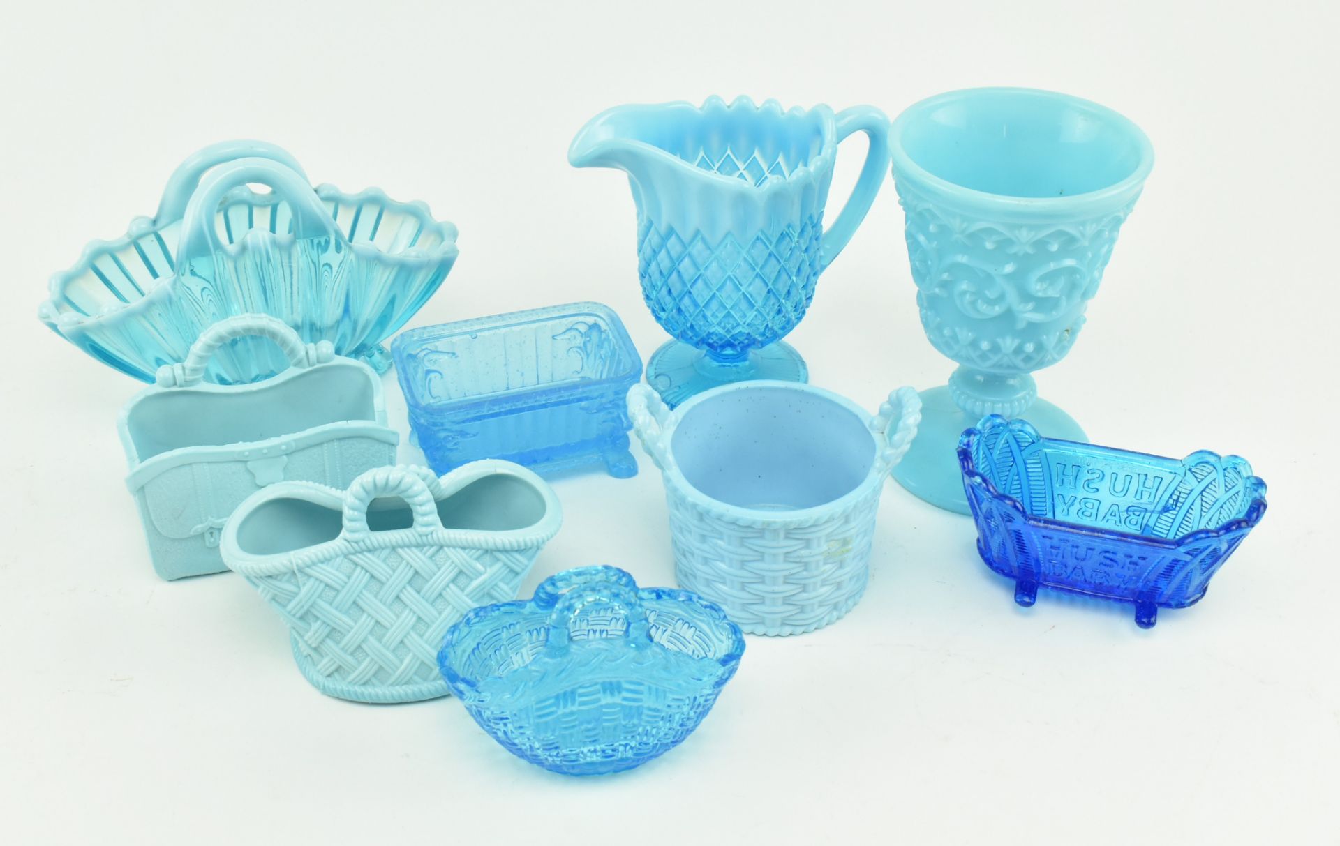 COLLECTION OF VICTORIAN & LATER BLUE PRESSED GLASS ITEMS - Image 5 of 7