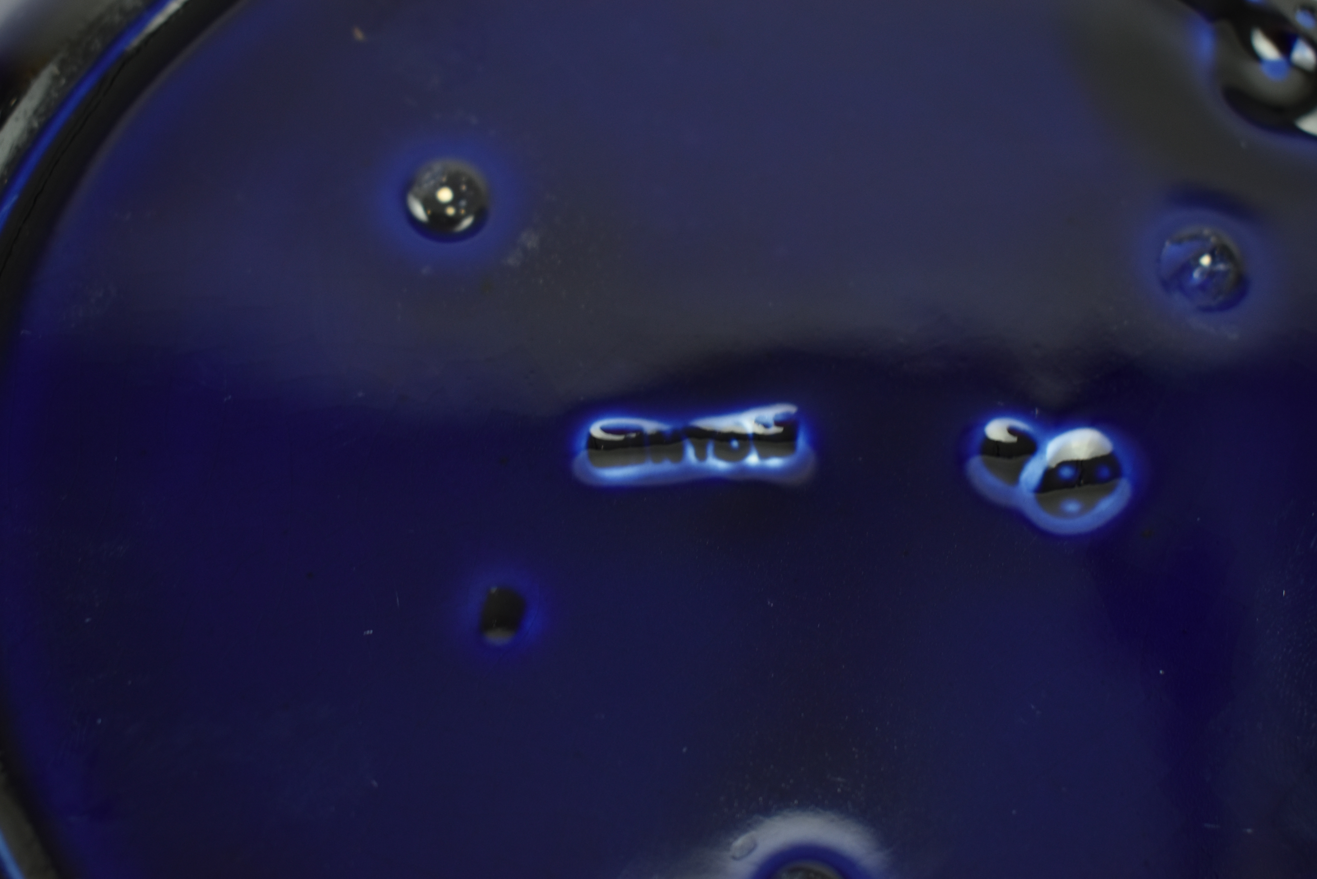 MINTON COBALT BLUE PLATES, A WEDGWOOD PLATE & MAJOLICA PLATTER - Image 10 of 11