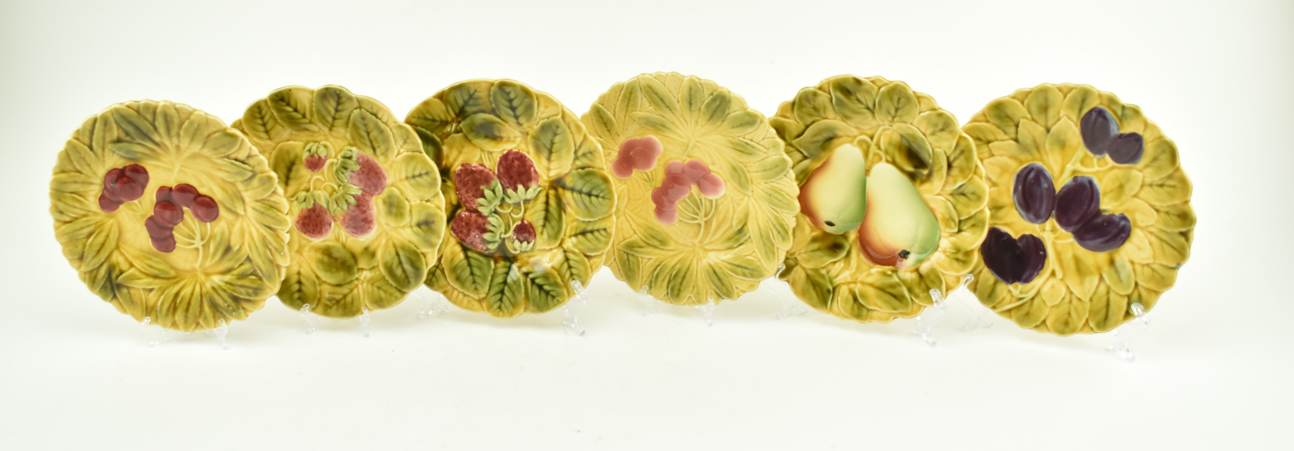 SET OF SIX MAJOLICA SARREGUEMINES FRENCH FRUIT PLATES