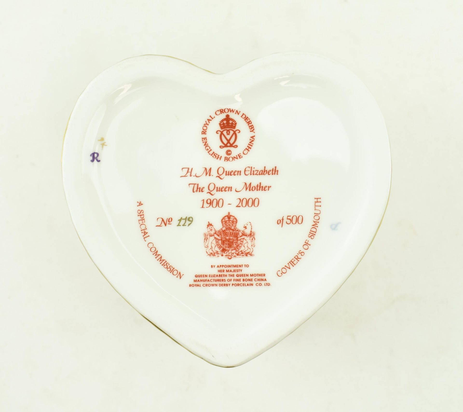 ROYAL CROWN DERBY QUEEN MOTHER LIMTED EDITION HEART BOX 115 - Image 4 of 6