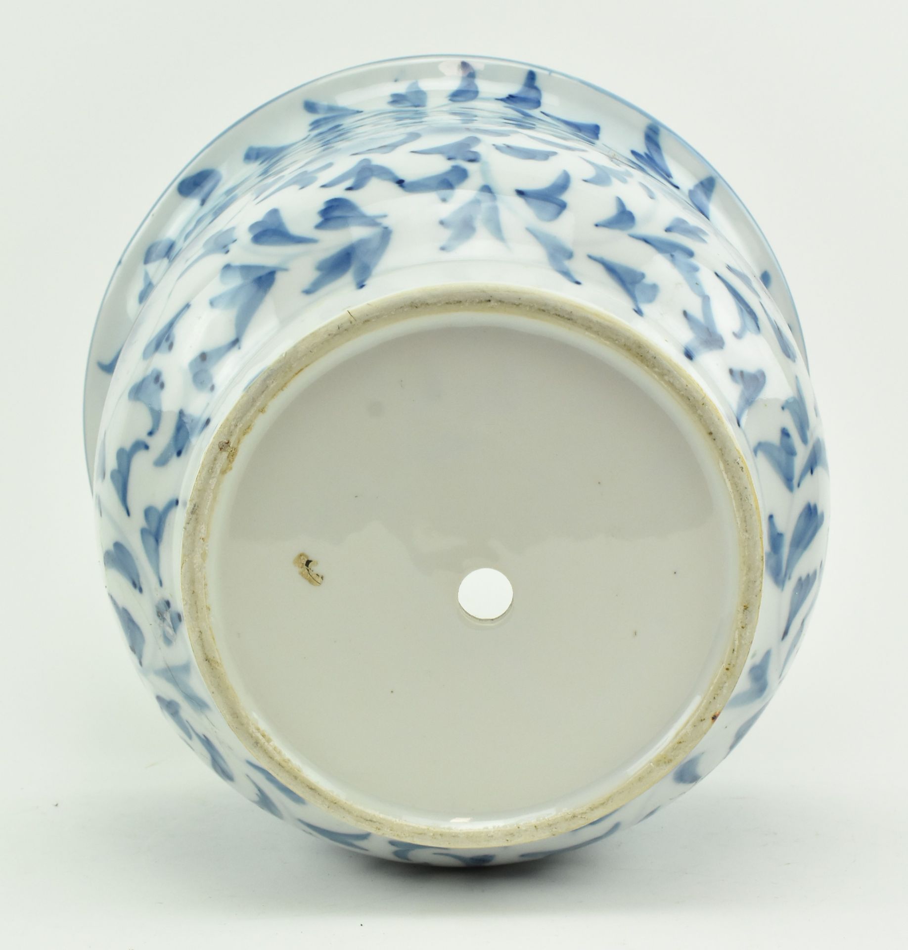 VINTAGE CHINESE BLUE AND WHITE CERAMIC PEONY PLANTER - Image 4 of 5