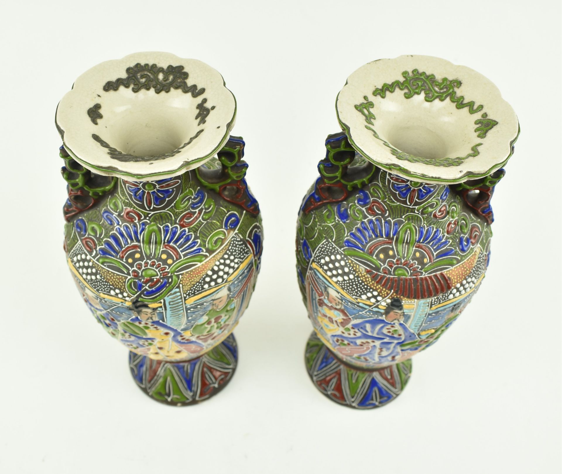 PAIR OF JAPANESE EARLY 20TH CENTURY MORIAGE CERAMIC VASES - Image 2 of 5