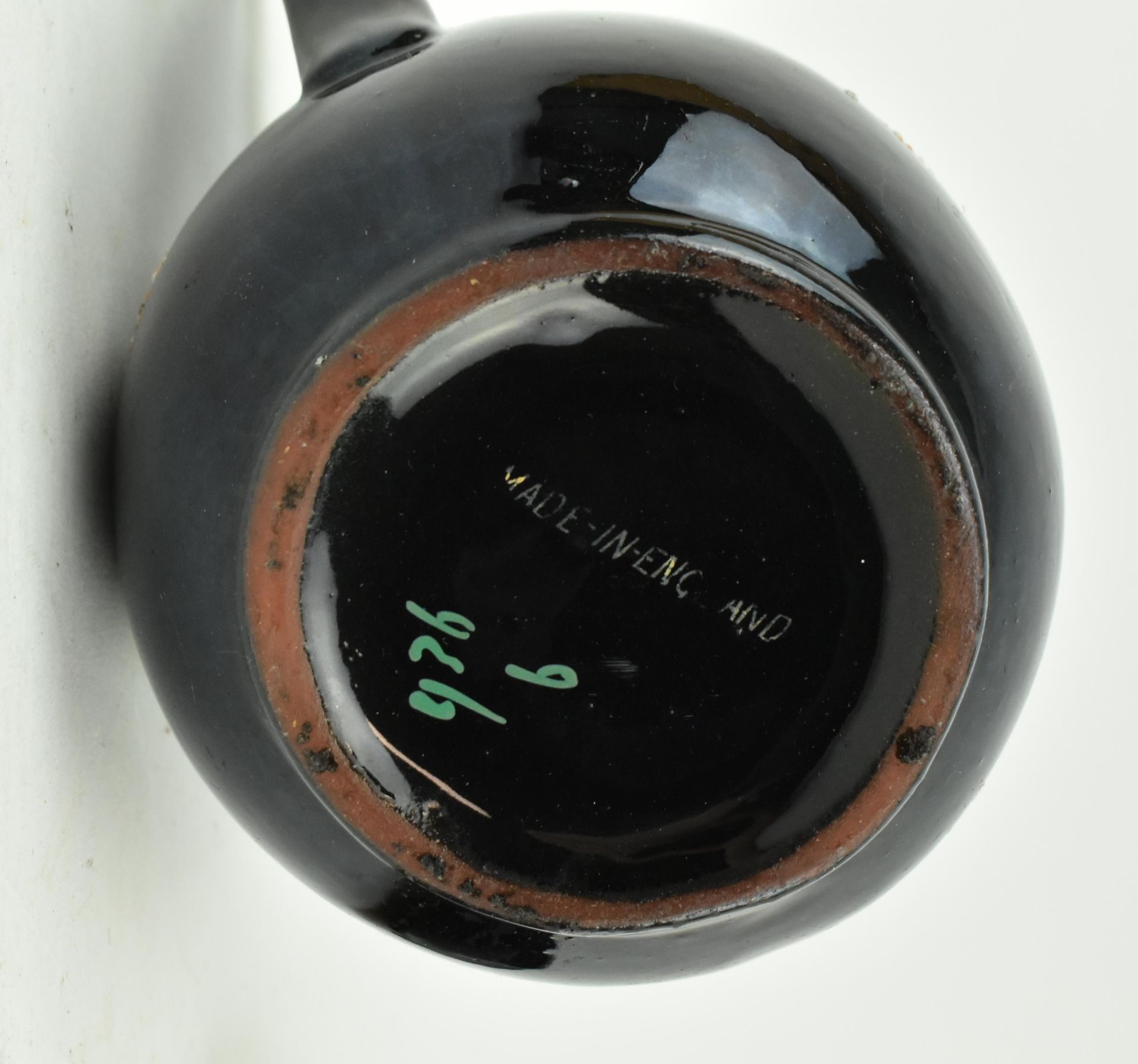 COLLECTION OF BLACK CERAMIC & GLASS LACQUER STYLE PIECES - Bild 9 aus 11