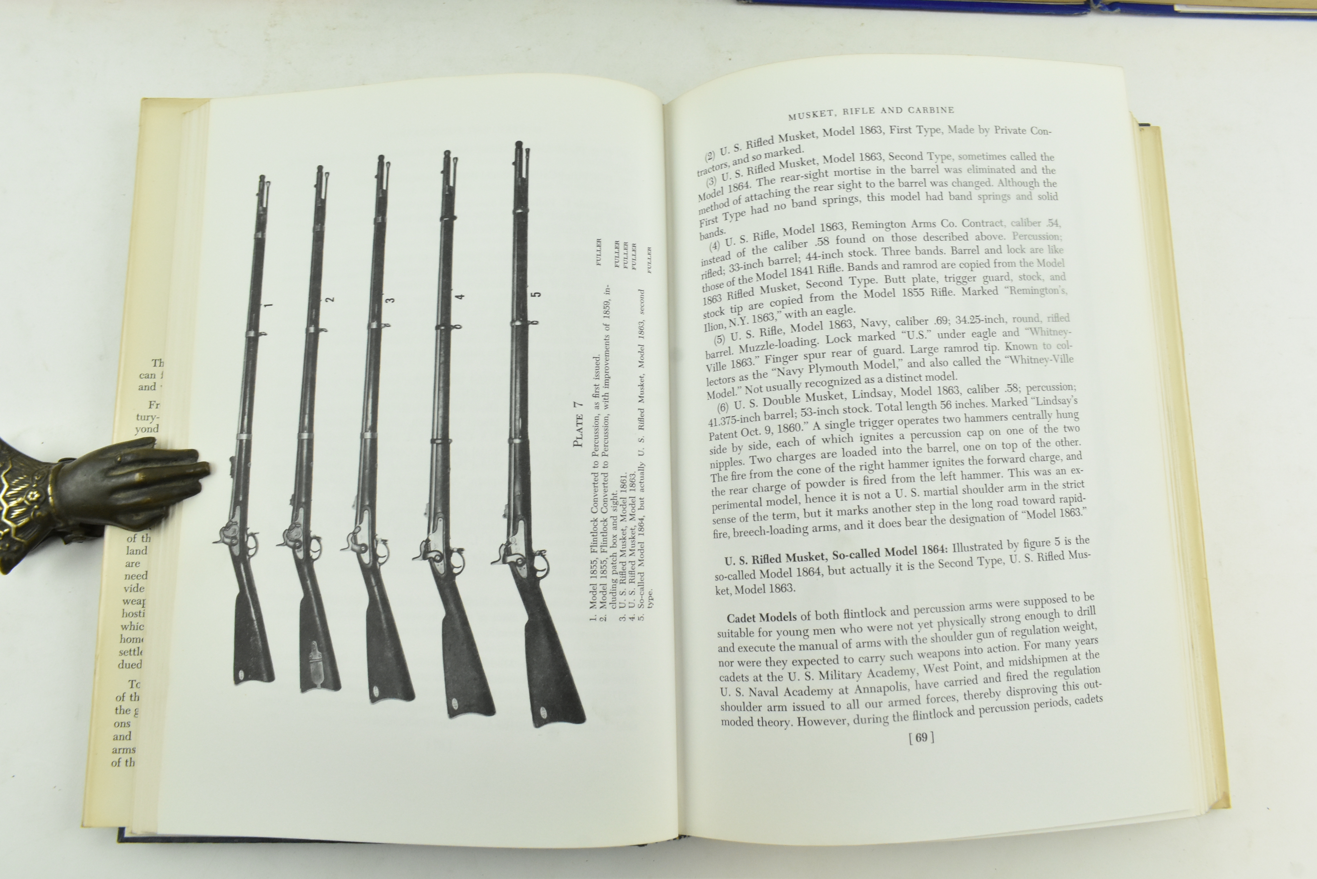 COLLECTION OF BOOKS ON THE SECOND WORLD WAR & GUNS - Image 3 of 5