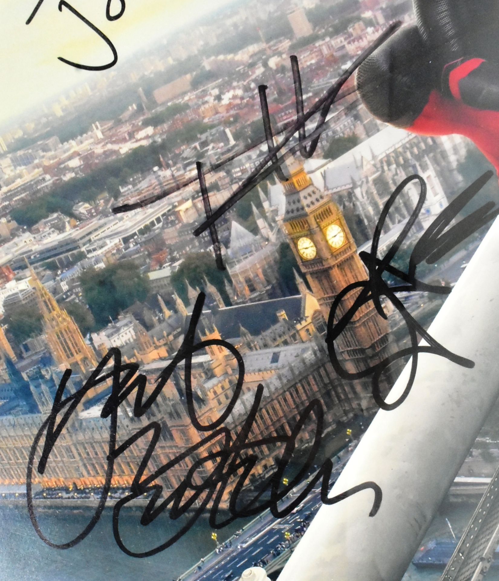 MARVEL - SPIDER-MAN FAR FROM HOME - CAST AUTOGRAPHED PHOTO - AFTAL - Bild 4 aus 5