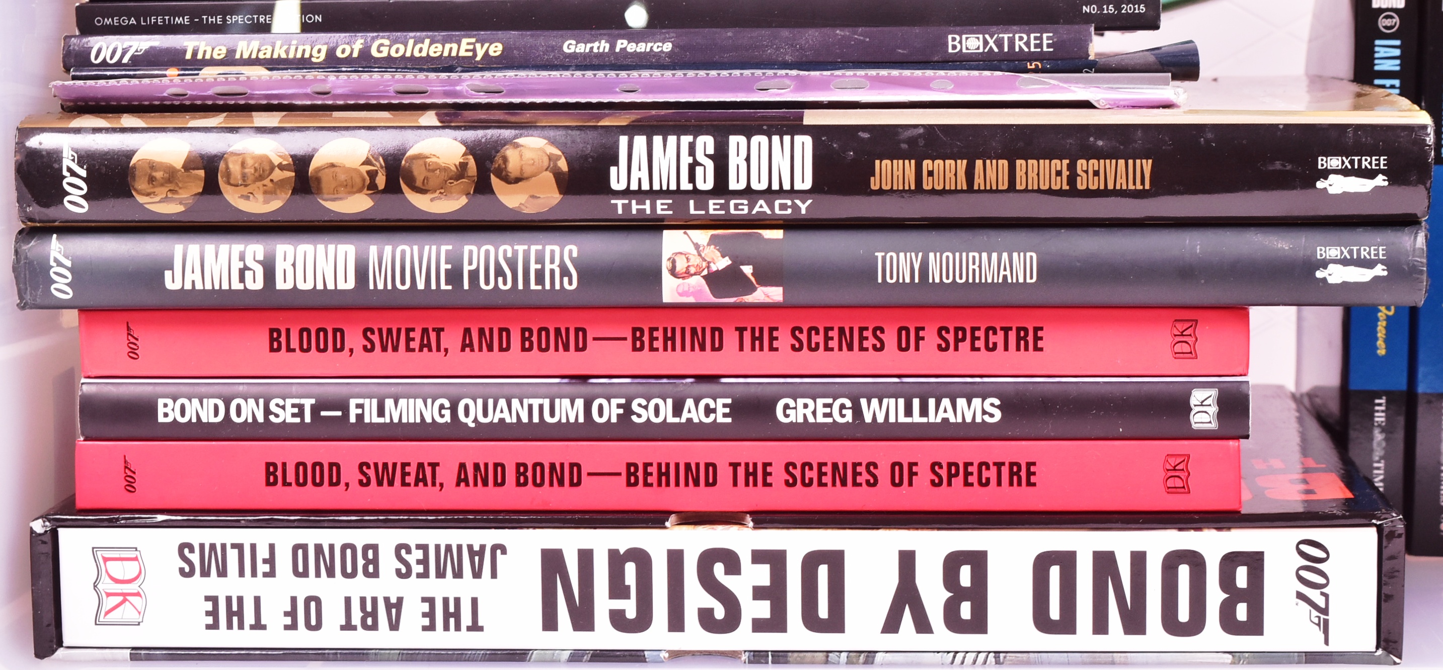 JAMES BOND 007 - LARGE COLLECTION OF ASSORTED BOOKS - Bild 3 aus 6