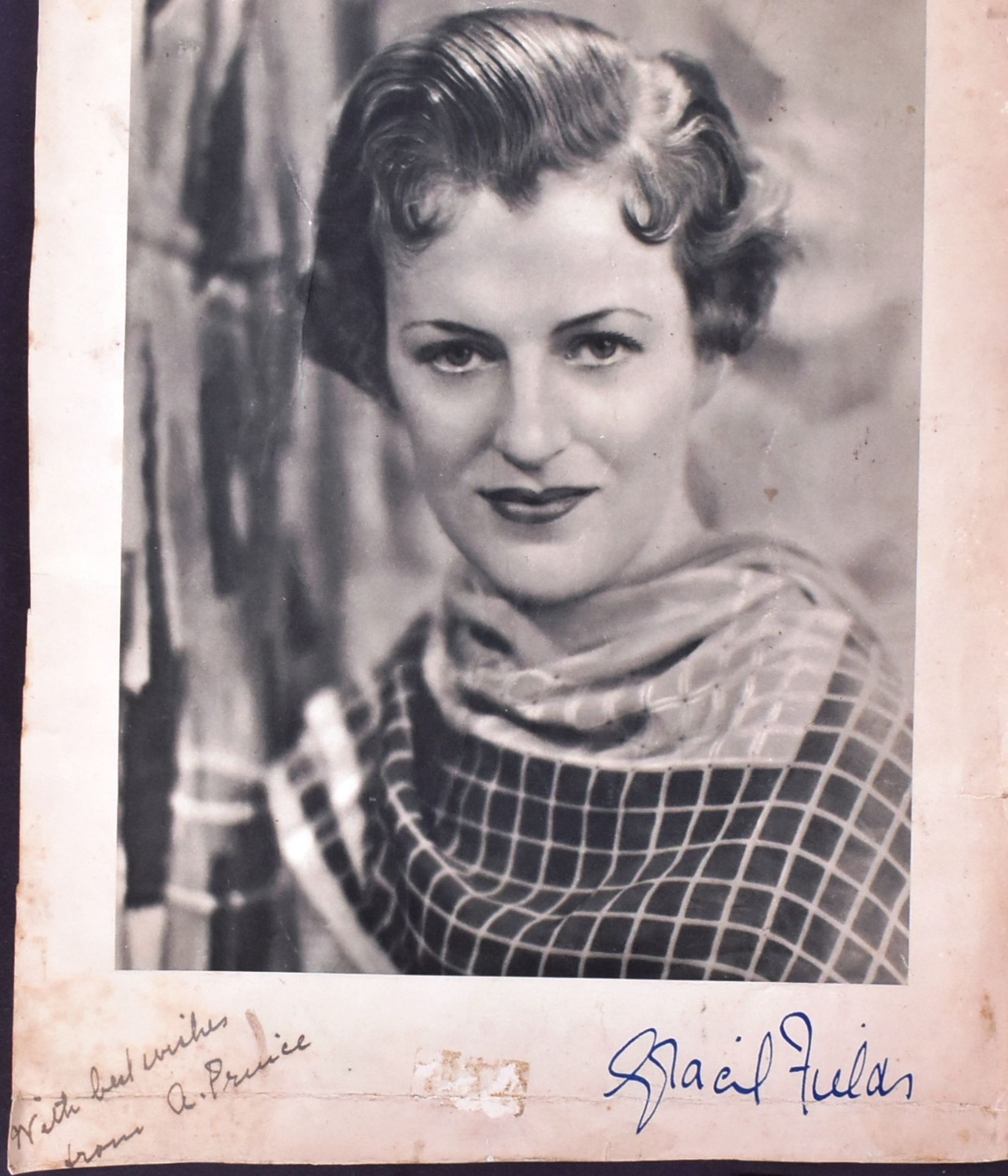 AUTOGRAPHS - THEATRICAL DAMES & KNIGHTS - FIELDS, ROBSON, HIRD ETC - Image 4 of 6