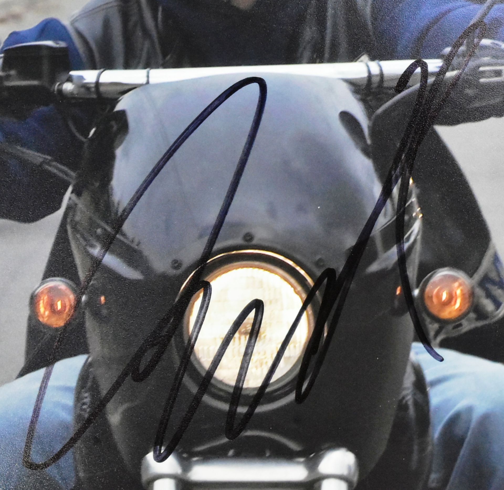 CHARLIE HUNNAM - SONS OF ANARCHY - SIGNED 8X10" - ACOA - Image 2 of 2