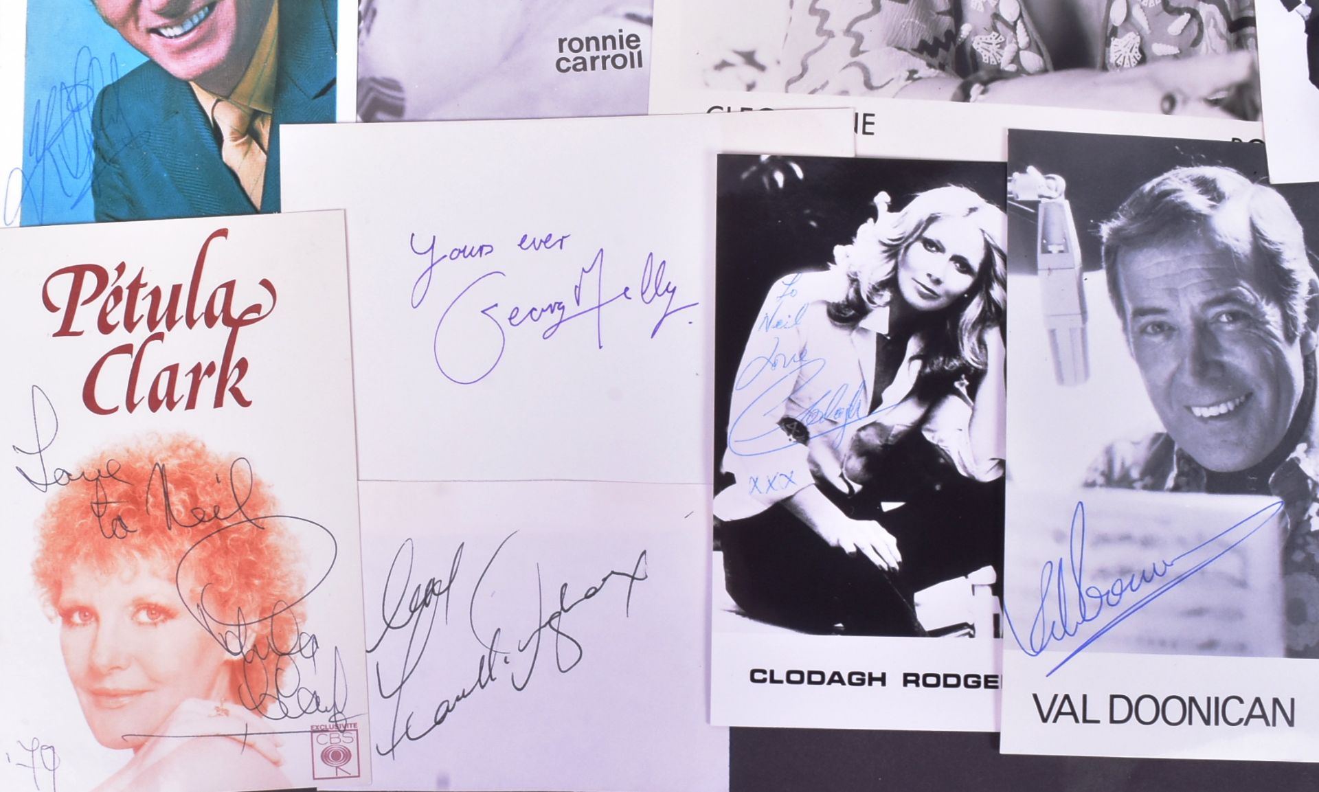 MUSICIANS / SINGERS - AUTOGRAPHS - COLLECTION OF SIGNED PIECES - Bild 5 aus 5