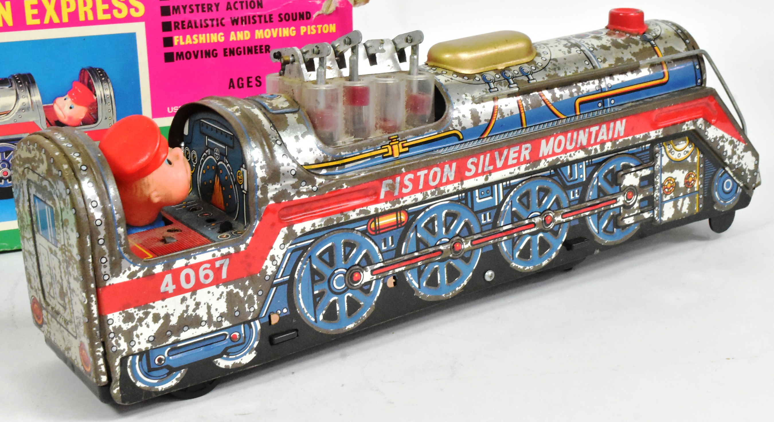 TINPLATE TOYS - JAPANESE TINPLATE BATTERY OPERATED LOCOMOTIVES - Image 3 of 7