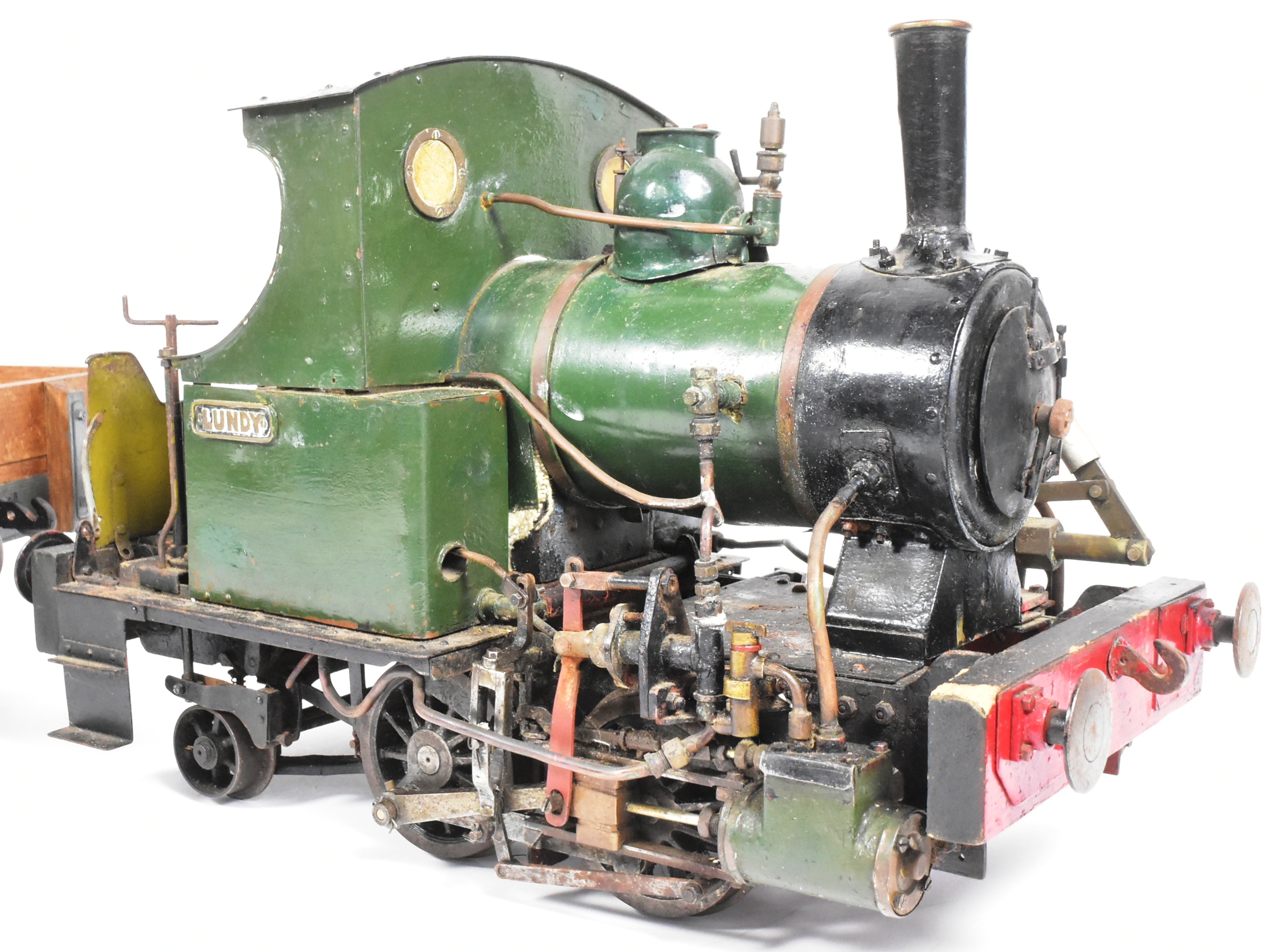 5" GAUGE LOCOMOTIVE - ' LUNDY ' - 0-4-0 LIVE STEAM ENGINED LOCO - Image 3 of 10