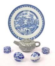 COLLECTION OF CHINESE PORCELAIN - TEAPOT / PLATE / TRINKET BOX