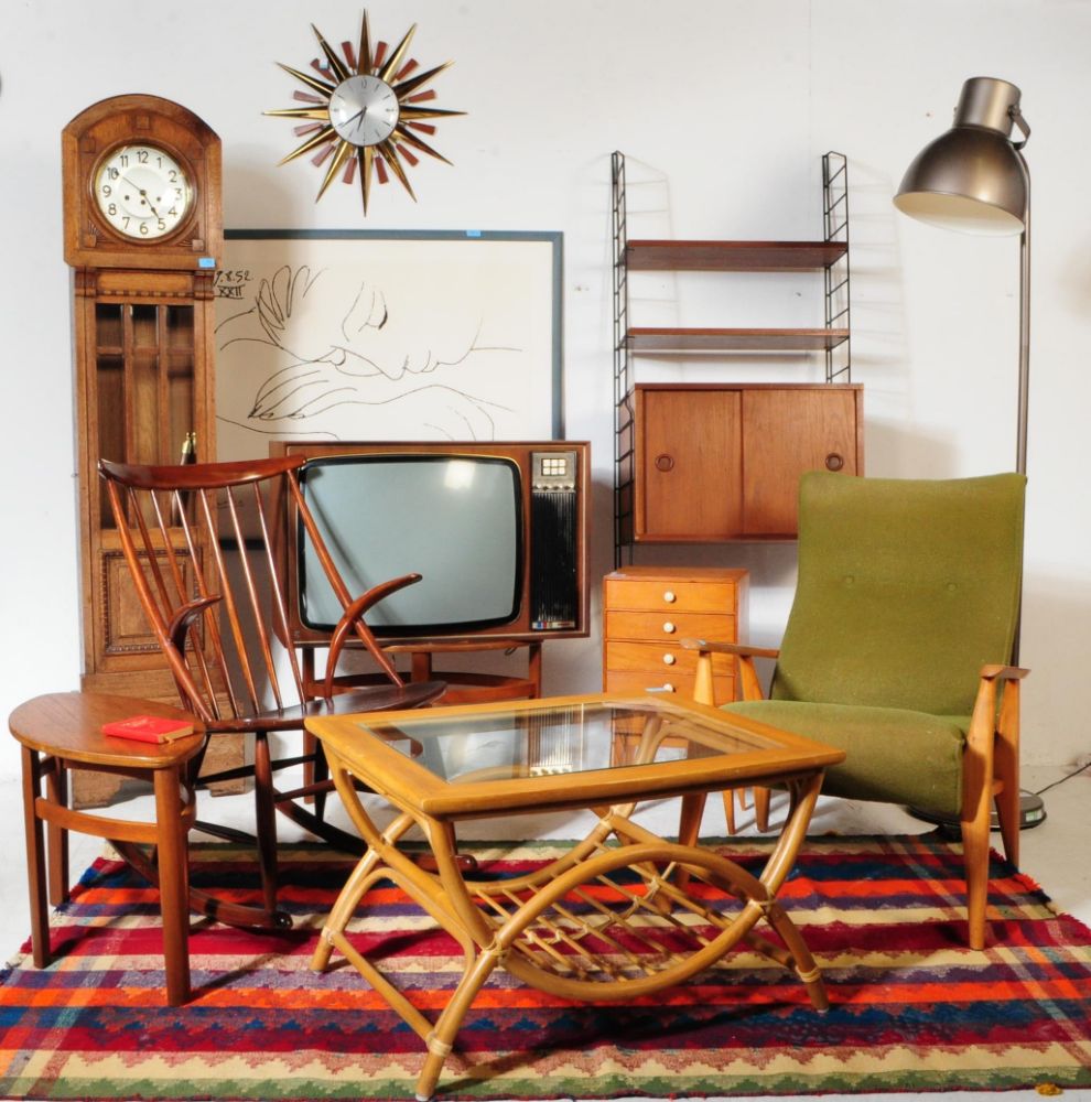 Antiques & Collectables - Furniture & Decorative Interiors