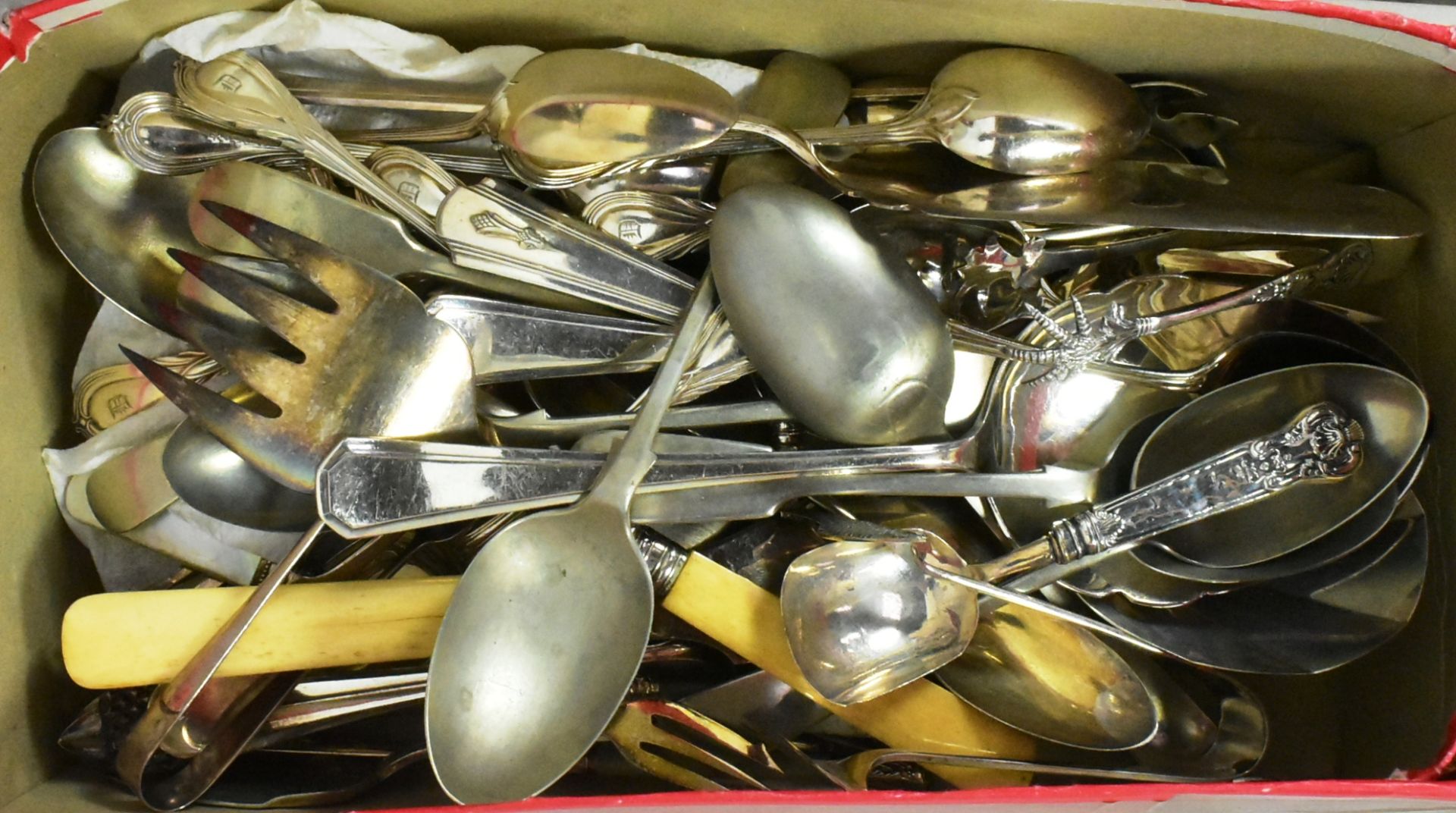 COLLECTION OF SILVER PLATE CUTLERY & DINNER SERVICE PIECES - Image 3 of 6