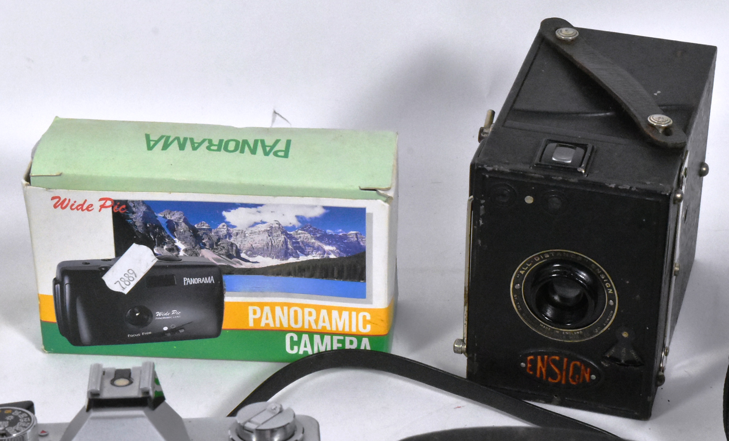 COLLECTION OF VINTAGE CAMERAS - Image 3 of 6