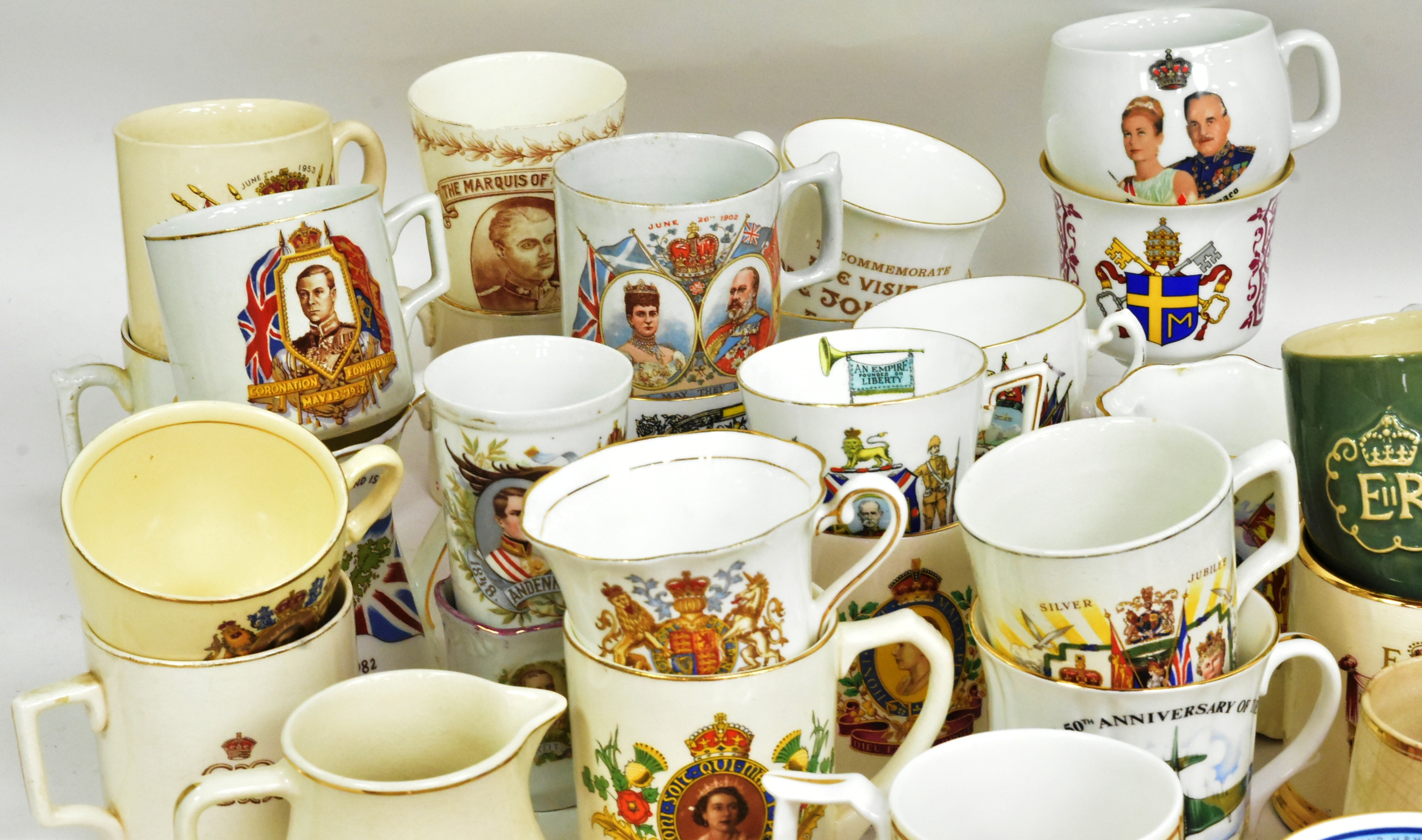 LARGE COLLECTION OF ROYAL COMMEMORATIVE MUGS & PLATES - Image 2 of 5