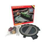 HORNBY OO GAUGE OPERATING TURNTABLE SET