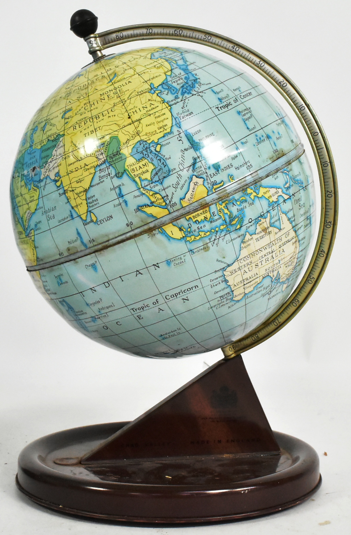 TWO VINTAGE DESK TOP GLOBES - Bild 3 aus 6