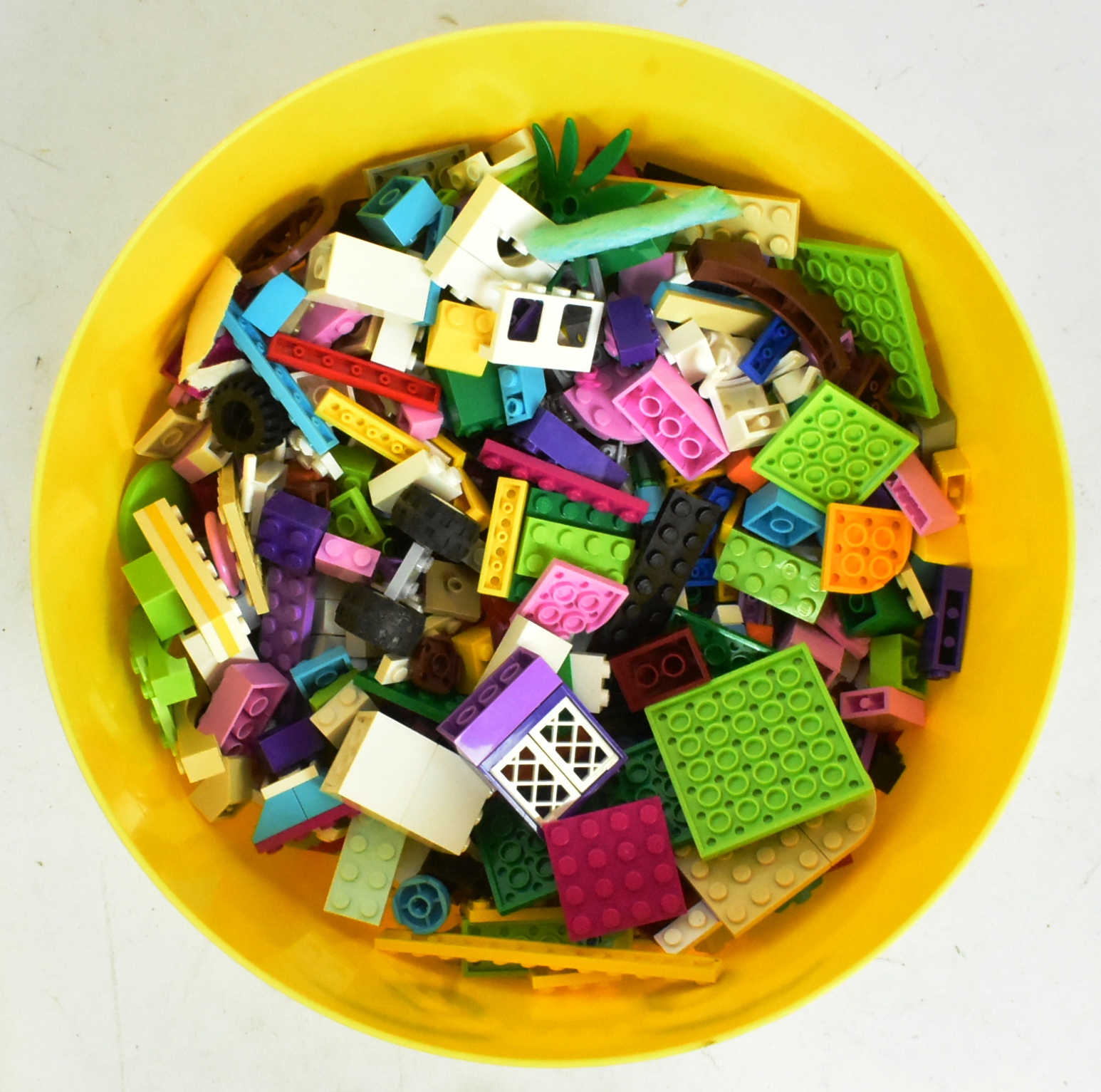 LEGO STORAGE CONTAINER WITH SELECTION OF BRICKS - Image 2 of 3