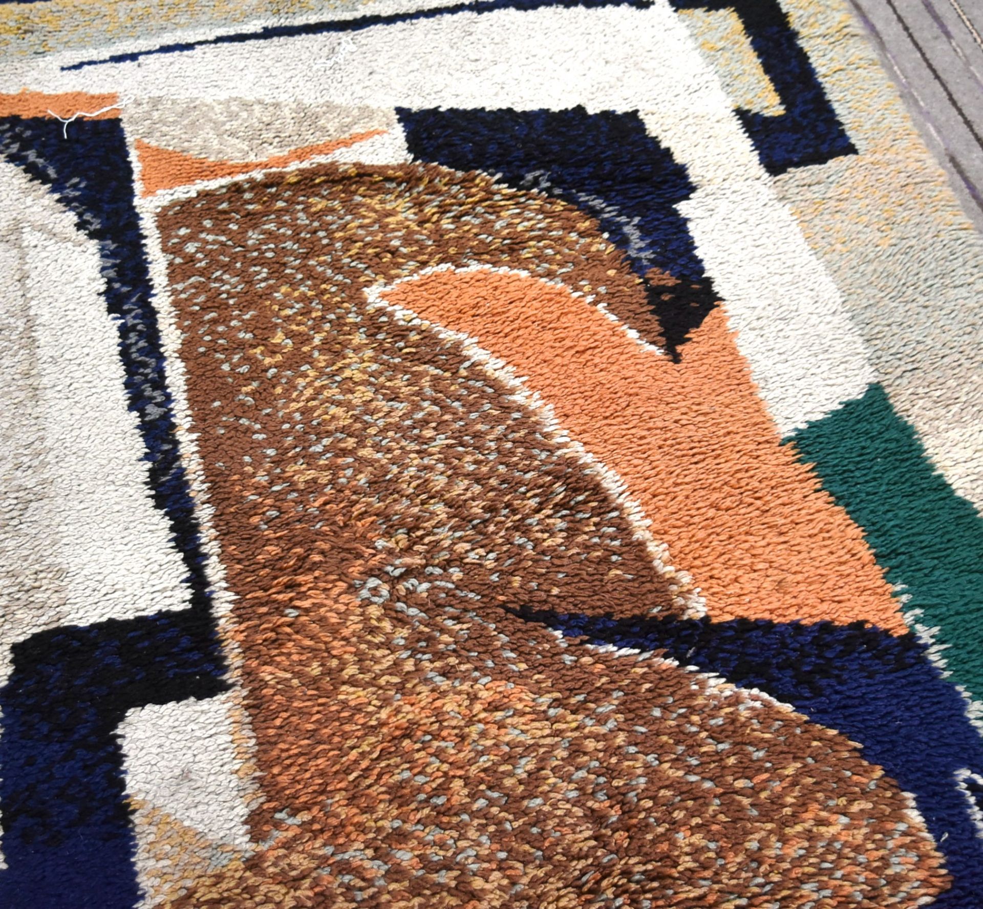 VINTAGE LONG PILE RUG - Image 4 of 5