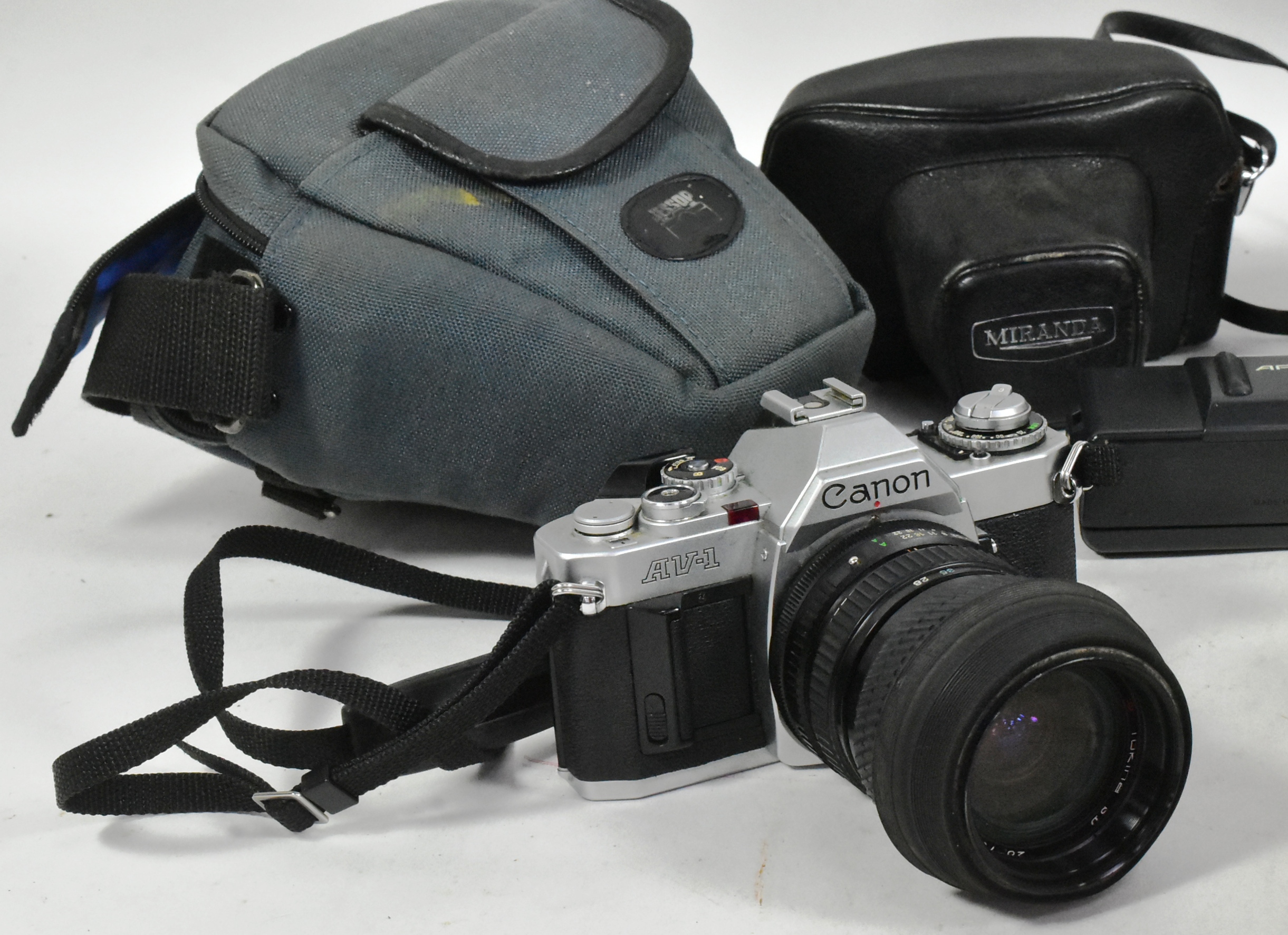 VINTAGE 20TH CENTURY CANON AV-1 FILM CAMERA & ADDITIONS - Image 4 of 5