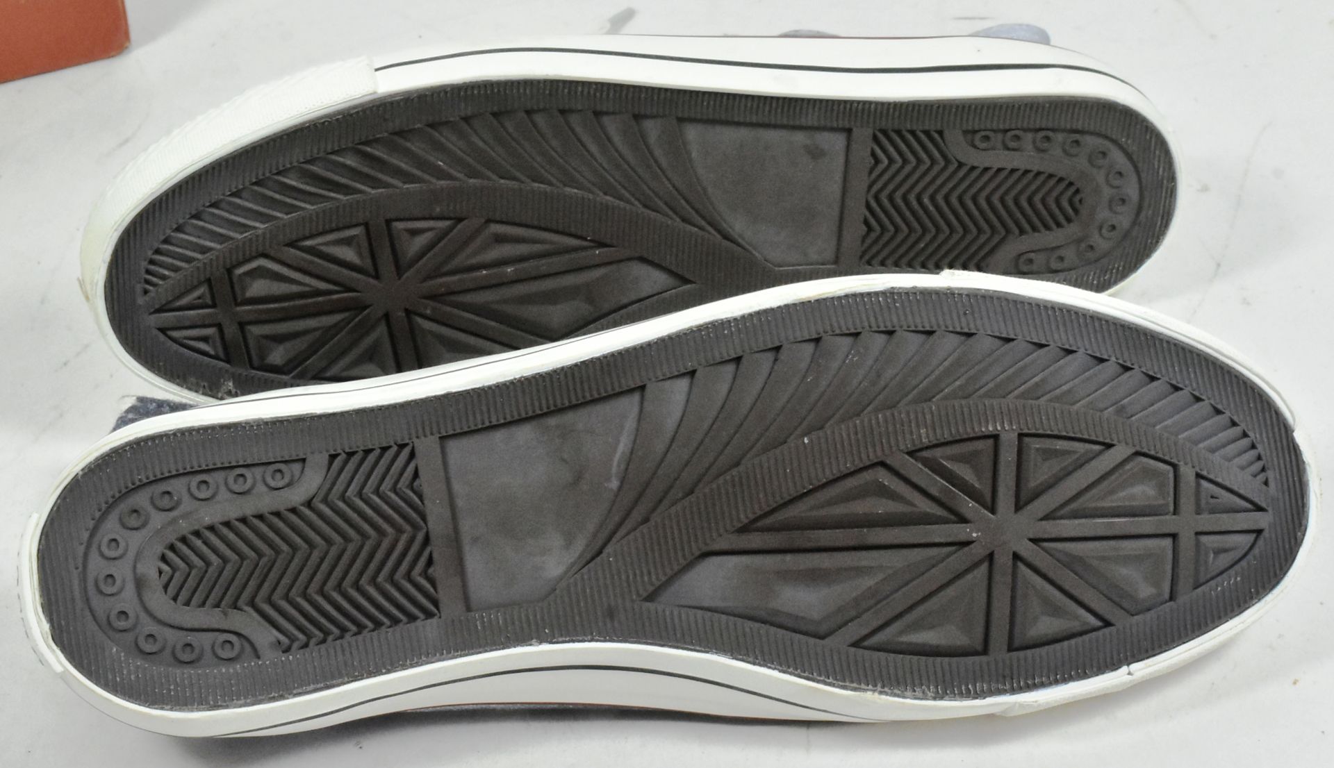 DOCTOR WHO DESUN CONVERSE STYLE HIGH TOP TRAINERS - Image 5 of 6