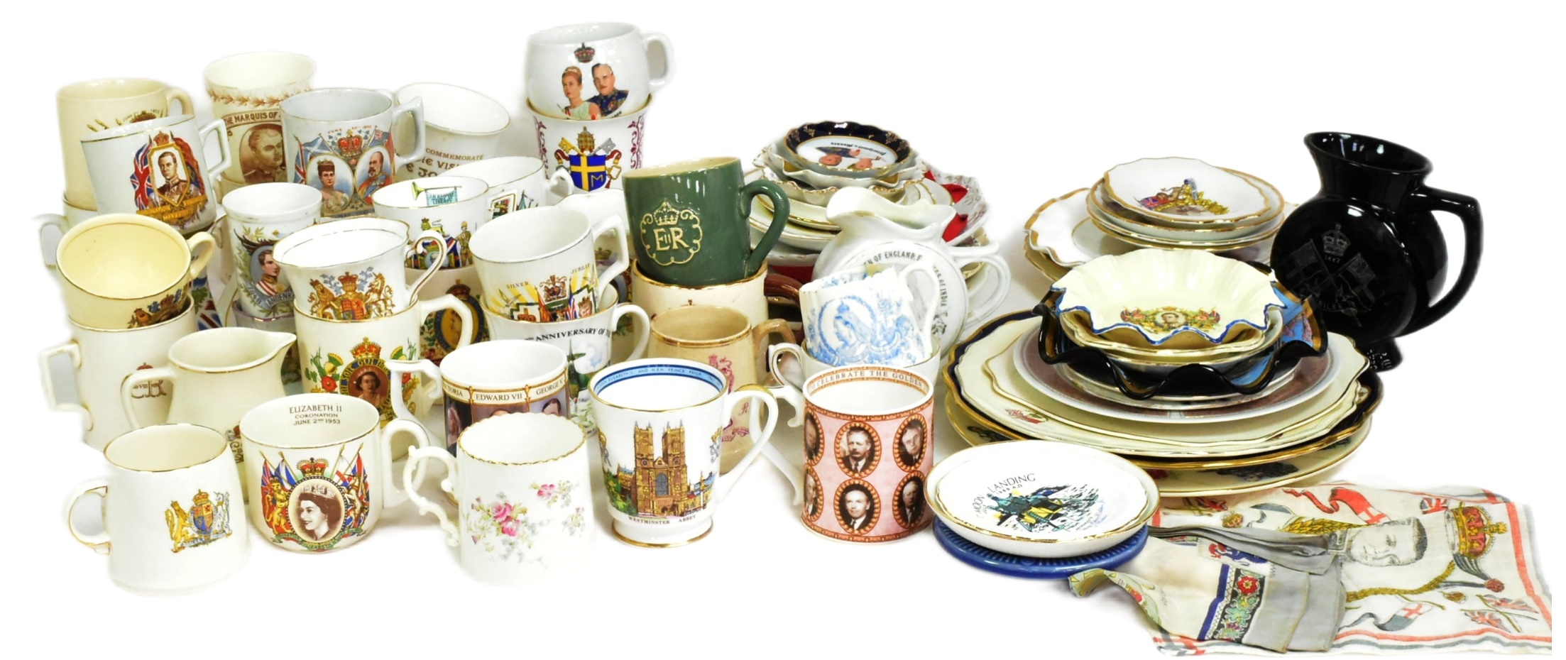 LARGE COLLECTION OF ROYAL COMMEMORATIVE MUGS & PLATES