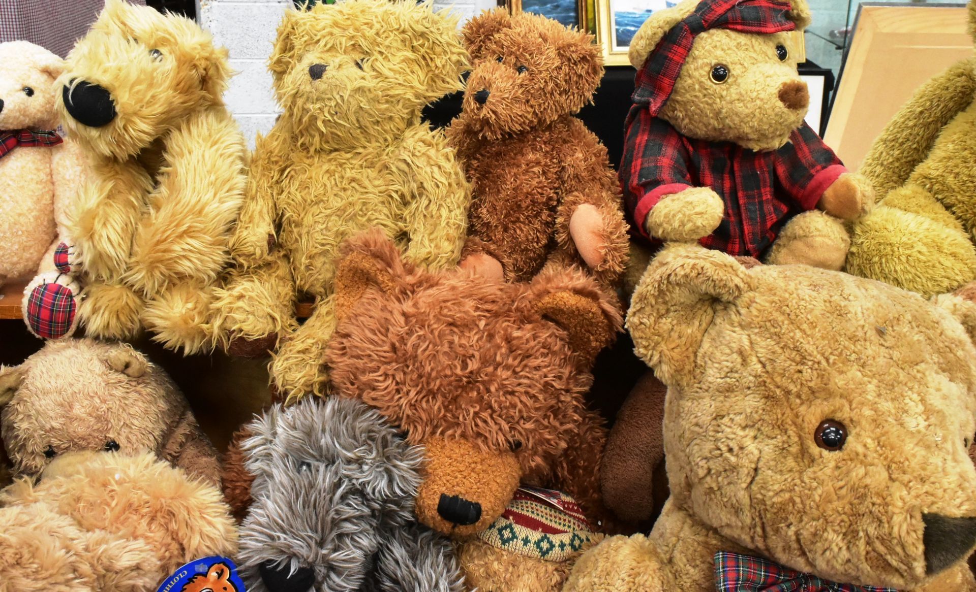 LARGE COLLECTION OF ASSORTED SOFT TOY TEDDY BEARS - Image 7 of 7