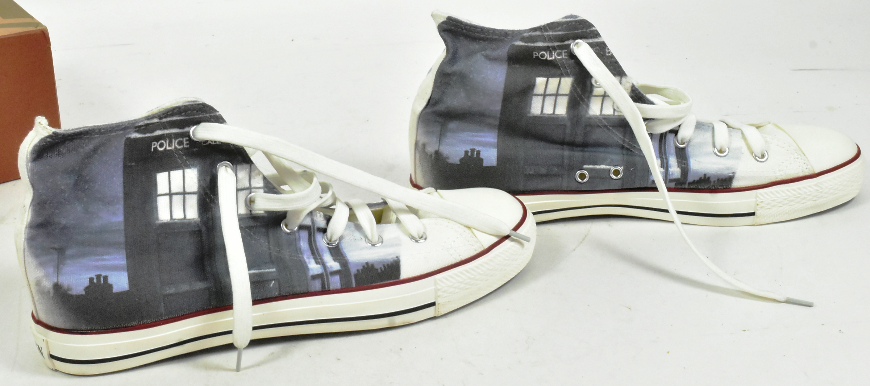 DOCTOR WHO DESUN CONVERSE STYLE HIGH TOP TRAINERS - Image 3 of 6