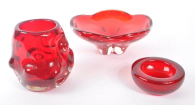 WHITEFRIARS - SQUAT DESIGN RUBY RED KNOBBLY VASE W/ OTHERS