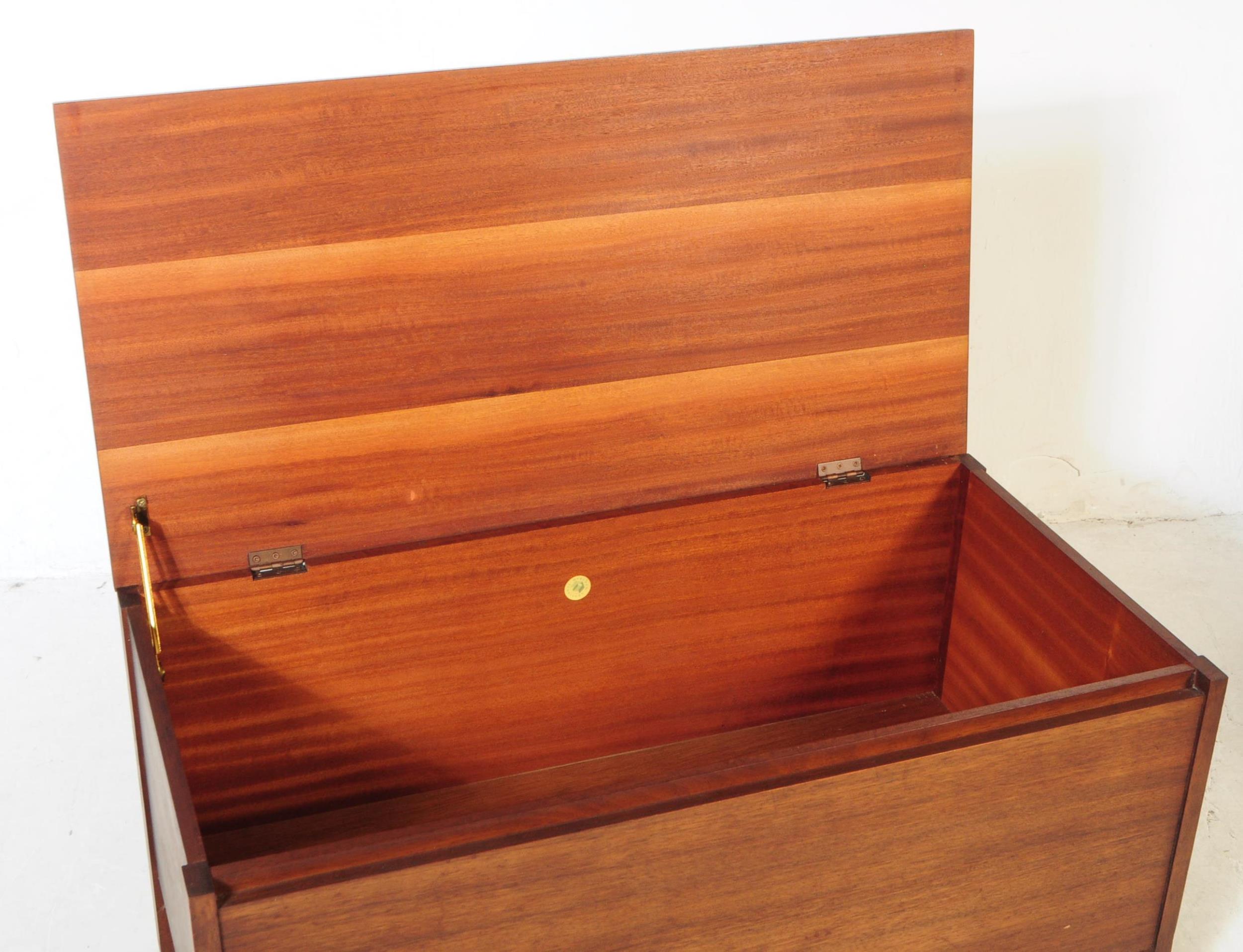 MEREDEW - MID CENTURY BLANKET BOX - Image 3 of 5